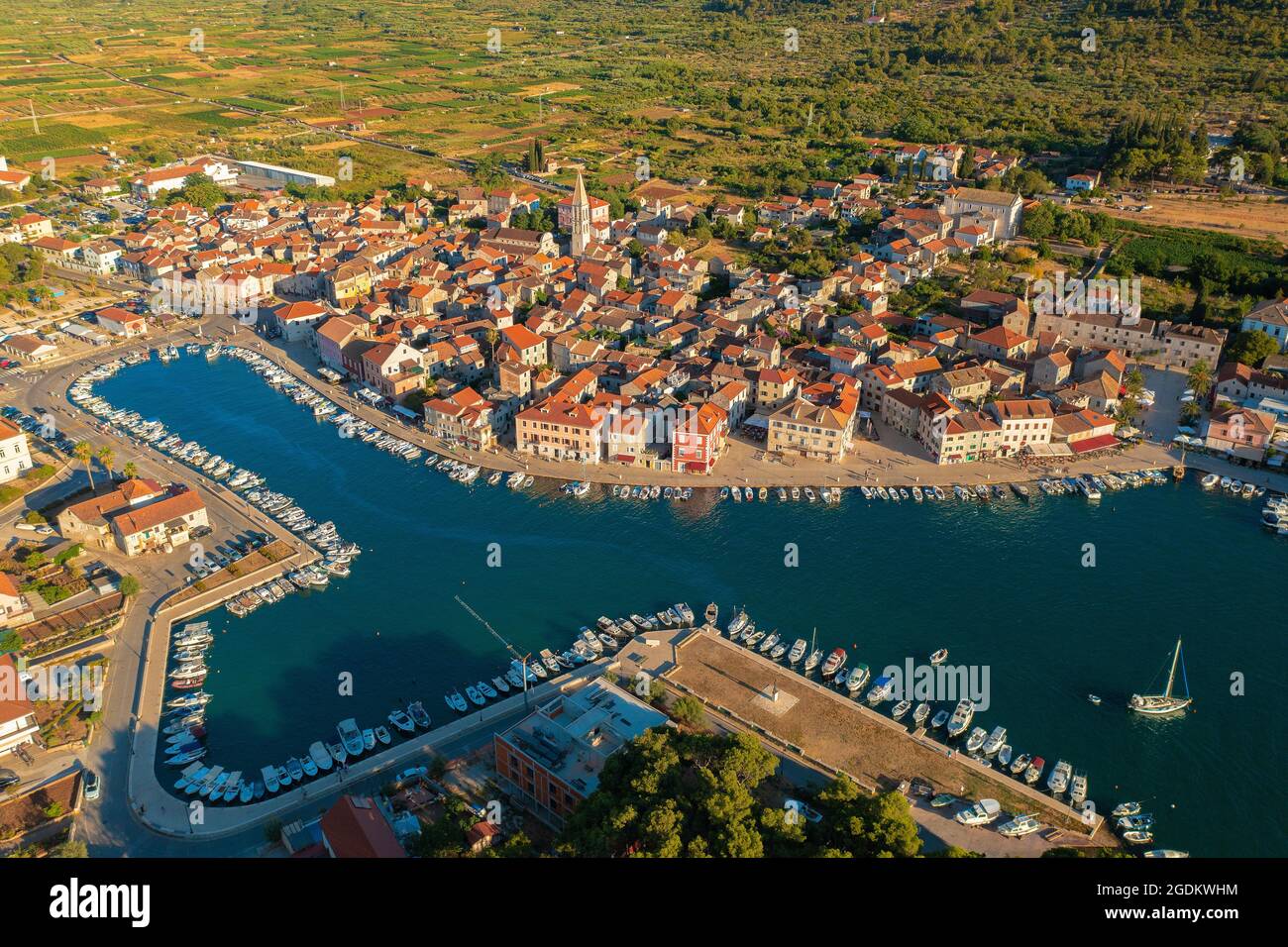 Vista aerea della città di Stari Grad sull'isola di Hvar, Croazia Foto Stock