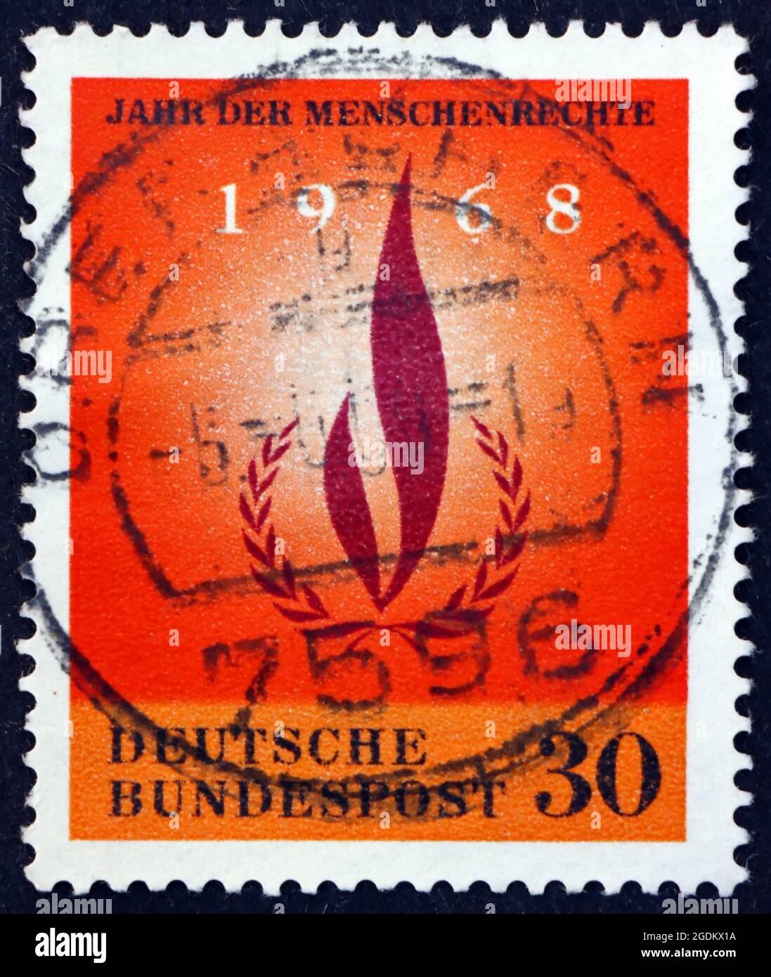 GERMANIA - CIRCA 1968: Un francobollo stampato in Germania mostra la fiamma dei diritti umani, anno internazionale dei diritti umani, circa 1968 Foto Stock