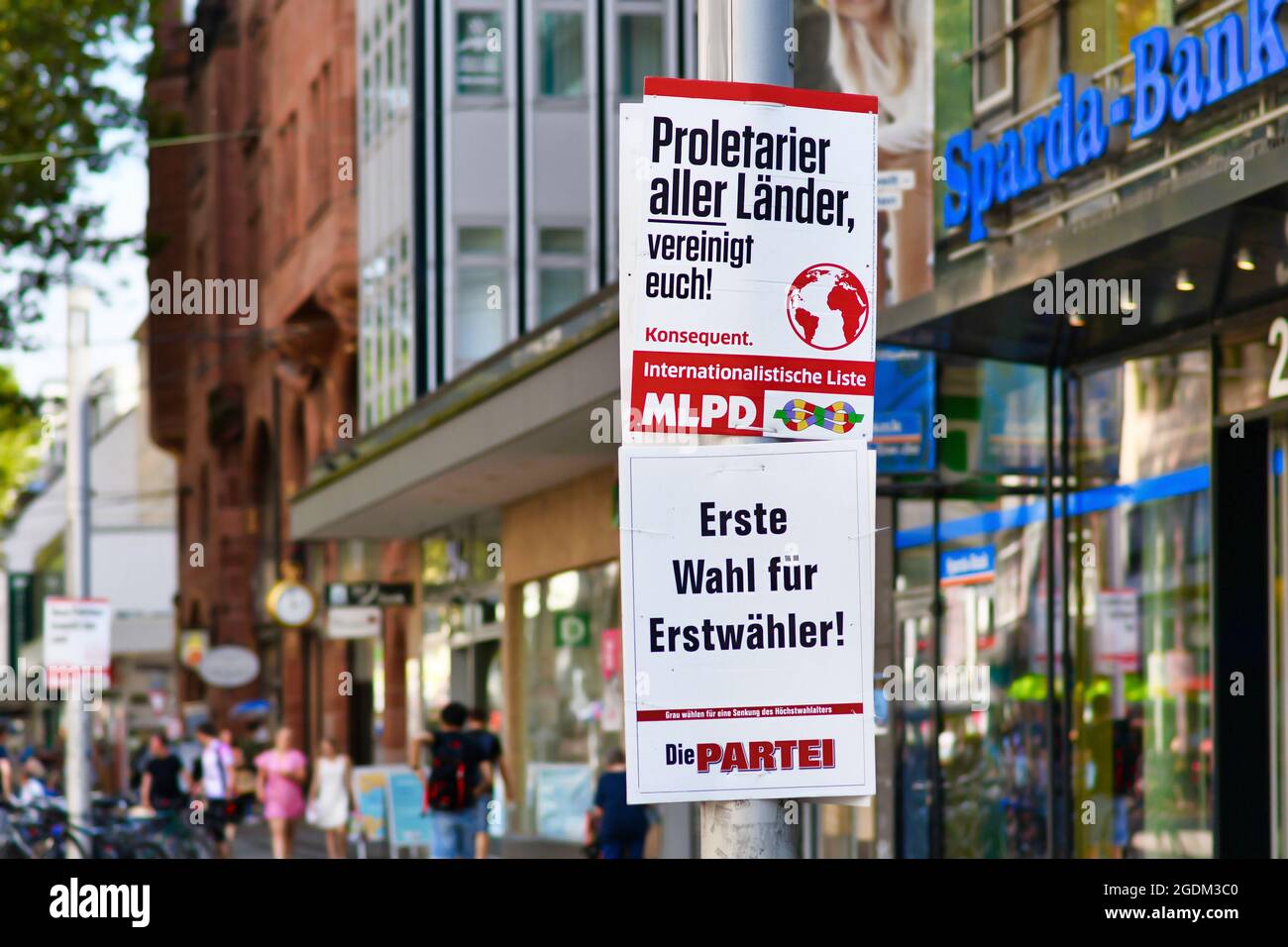 Karlsruhe, Germania - Agosto 2021: Manifesti elettorali per le elezioni parlamentari tedesche Foto Stock