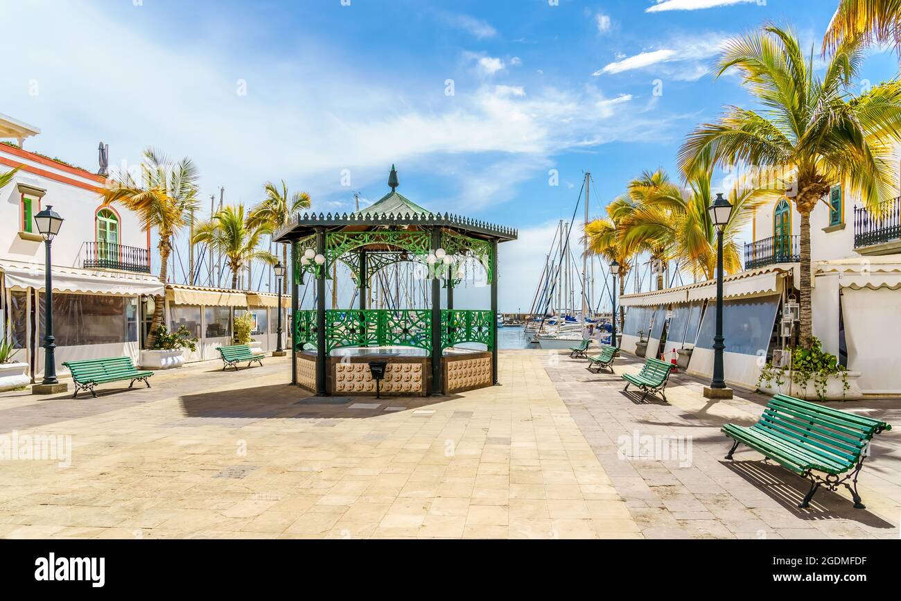 Puerto de Mogan paesaggio, un piccolo porto di pesca sull'isola Gran Canaria, Spagna Foto Stock