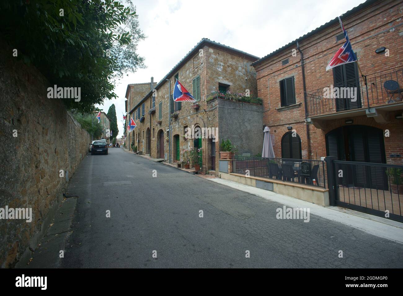 Il villaggio di Montisi in Toscana, provincia di Siena, Italia Foto Stock
