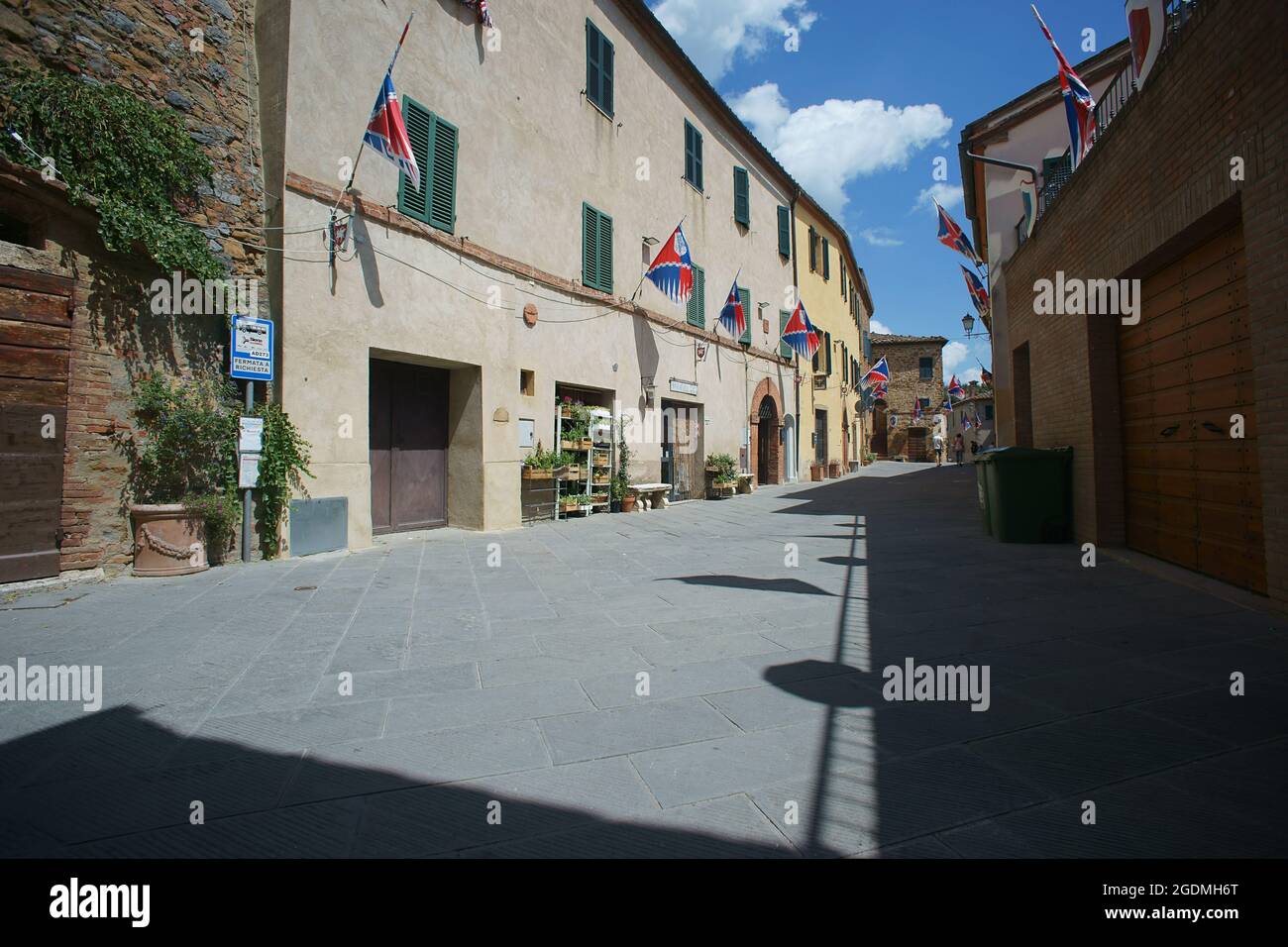 Il villaggio di Montisi in Toscana, provincia di Siena, Italia Foto Stock