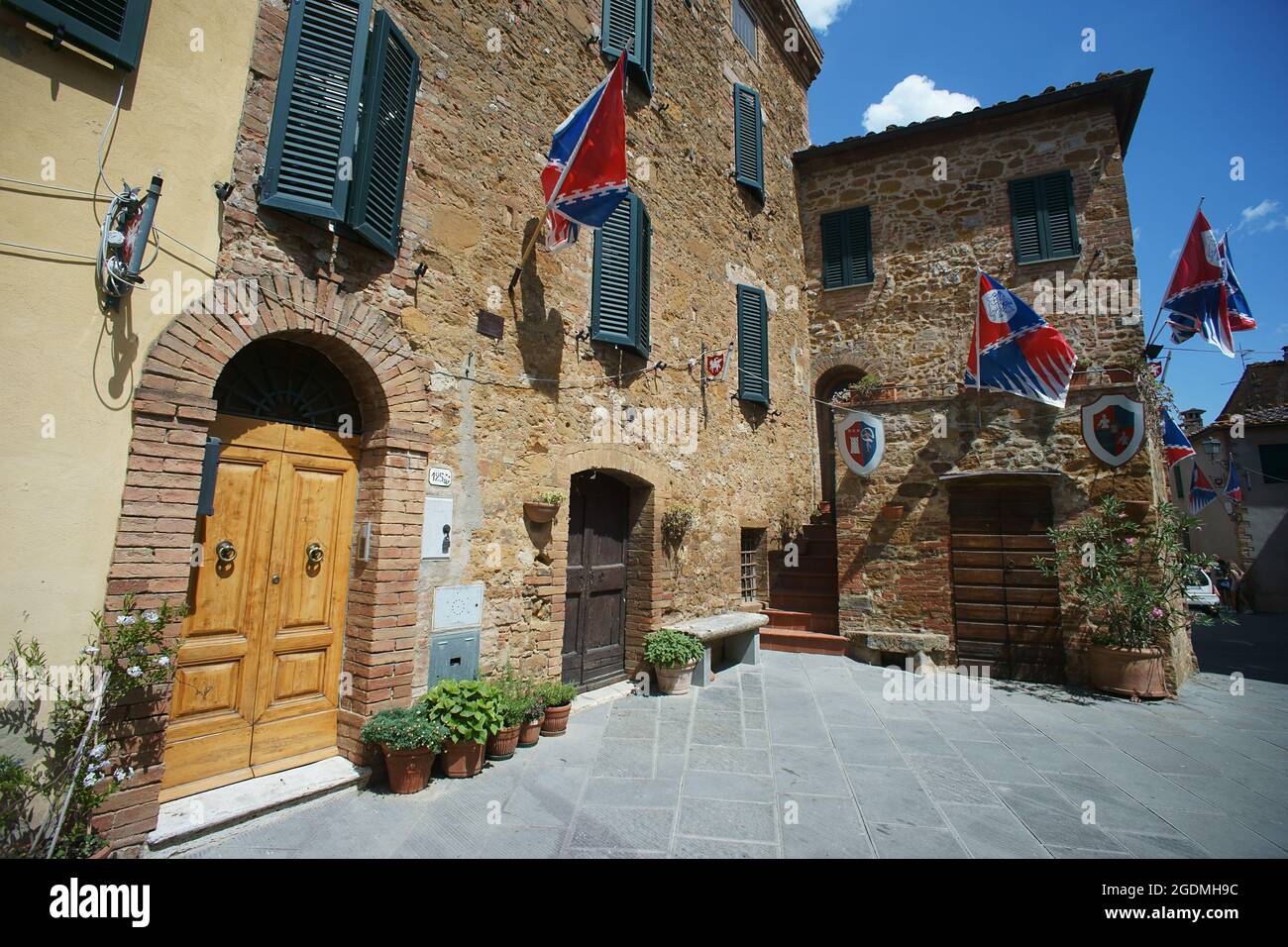 Il villaggio di Montisi in Toscana, provincia di Siena, Italia Foto Stock