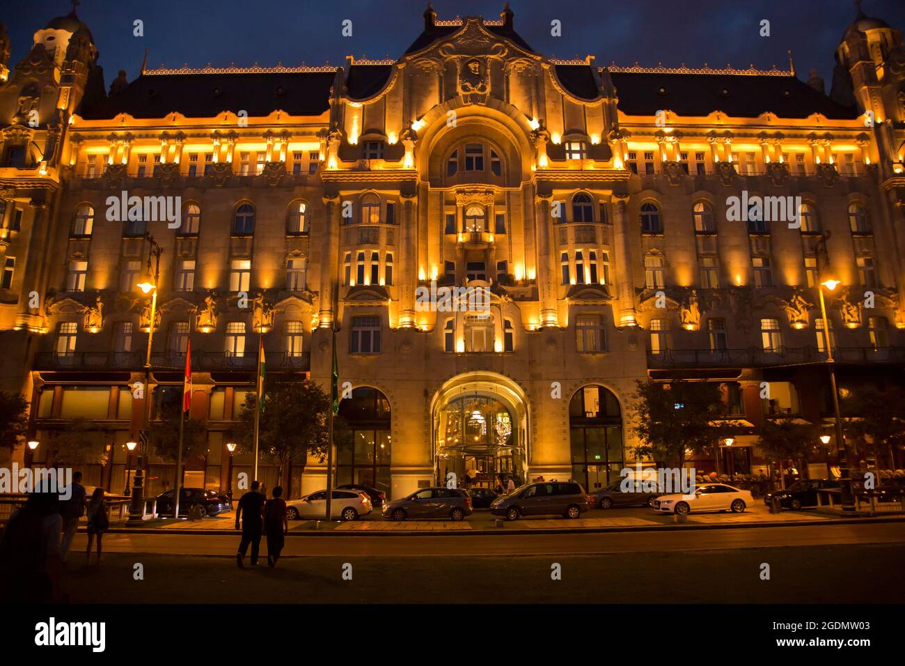 Europa dell'Est, Ungheria, Budapest, Palazzo reale (Kiralyi palota) di notte, Foto Stock