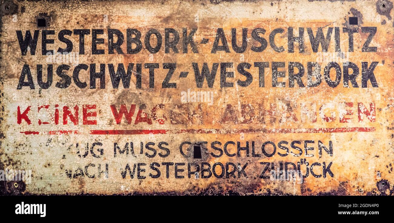 Olanda, Westerbork, Monumento al campo di transito nazista di Westerbork durante la seconda guerra mondiale I Rom e gli Ebrei olandesi aspettavano qui il trasporto ad altri nazisti Foto Stock