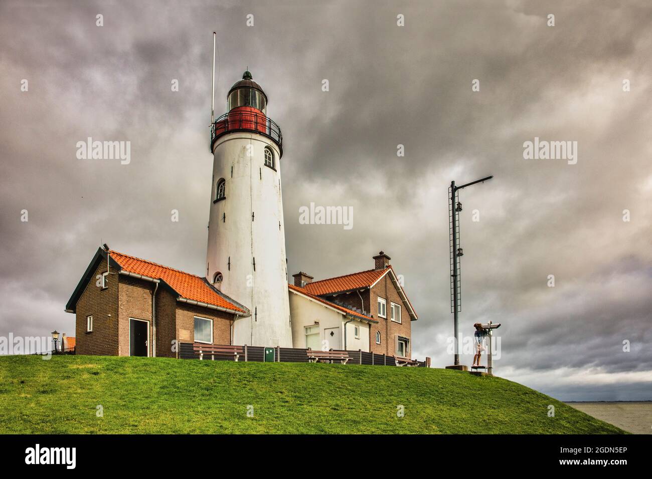 I Paesi Bassi, Urk, faro del villaggio di fisher, che era un'isola nel Zuiderzee prima che entrasse a far parte del Flevopolder nel 1939. Conser Foto Stock