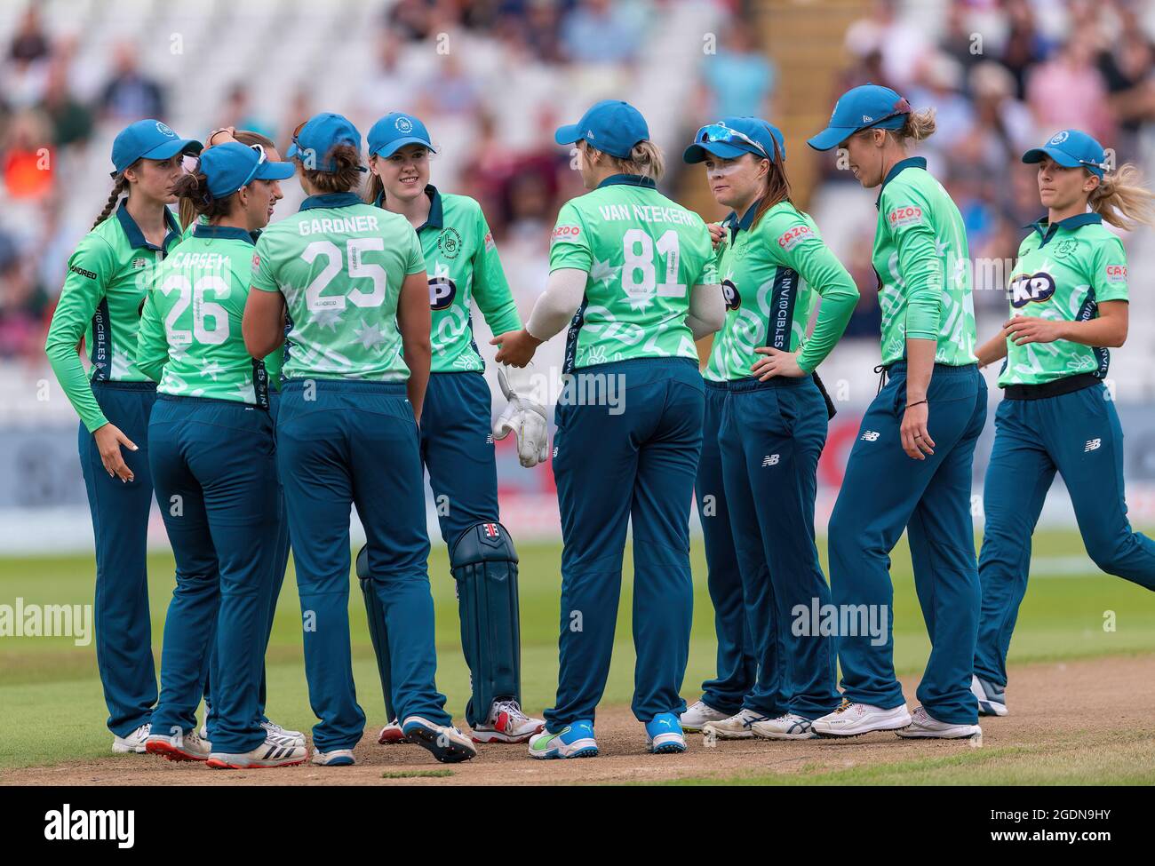 Gruppo di invincibili Oval nel cento contro Birmingham Phoenix Foto Stock