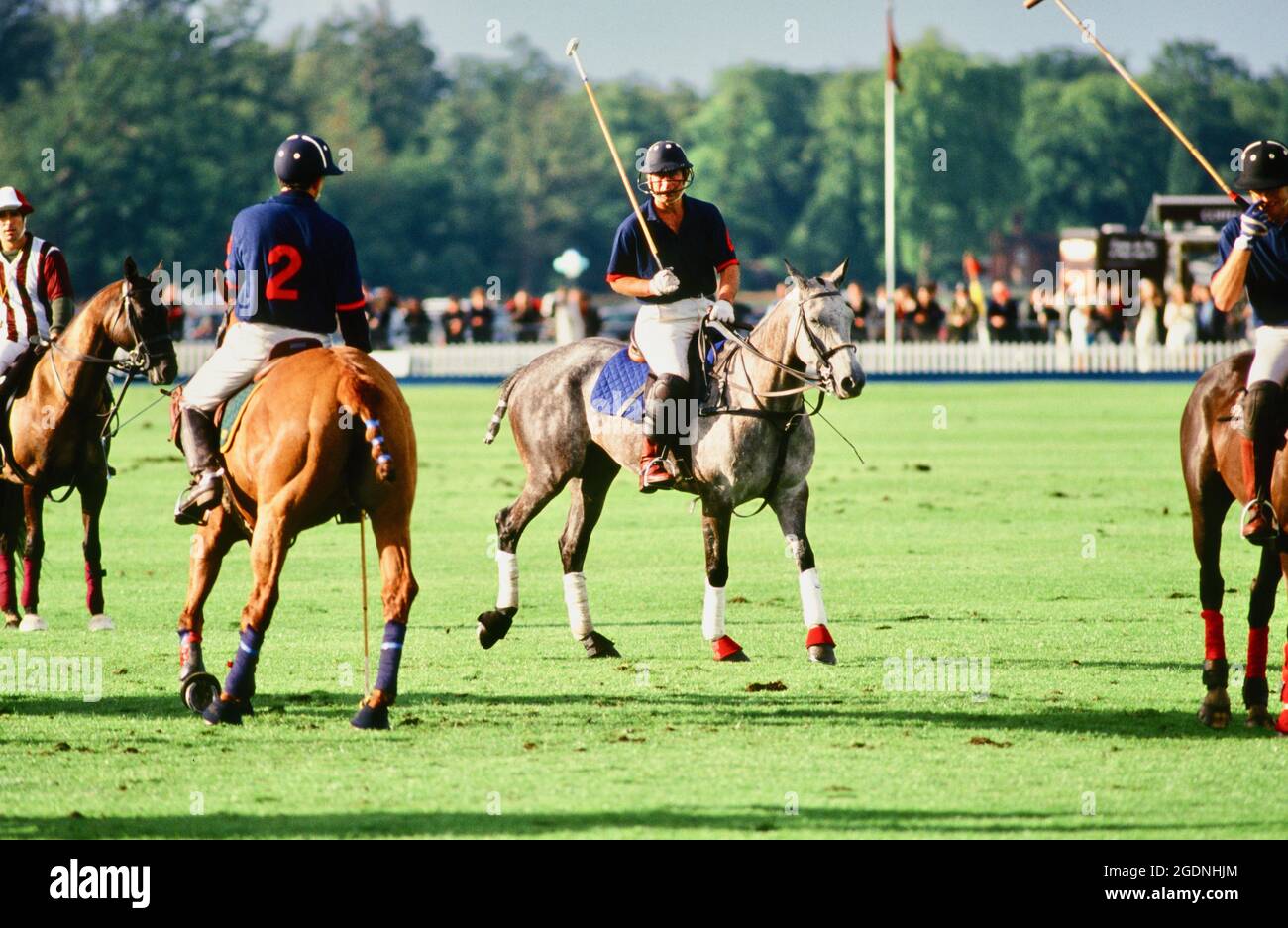 Prince Charles giocando a Polo, Cartier International Polo, Guards Polo Club, Smith's Lawn, Windsor, Berkshire. REGNO UNITO Foto Stock