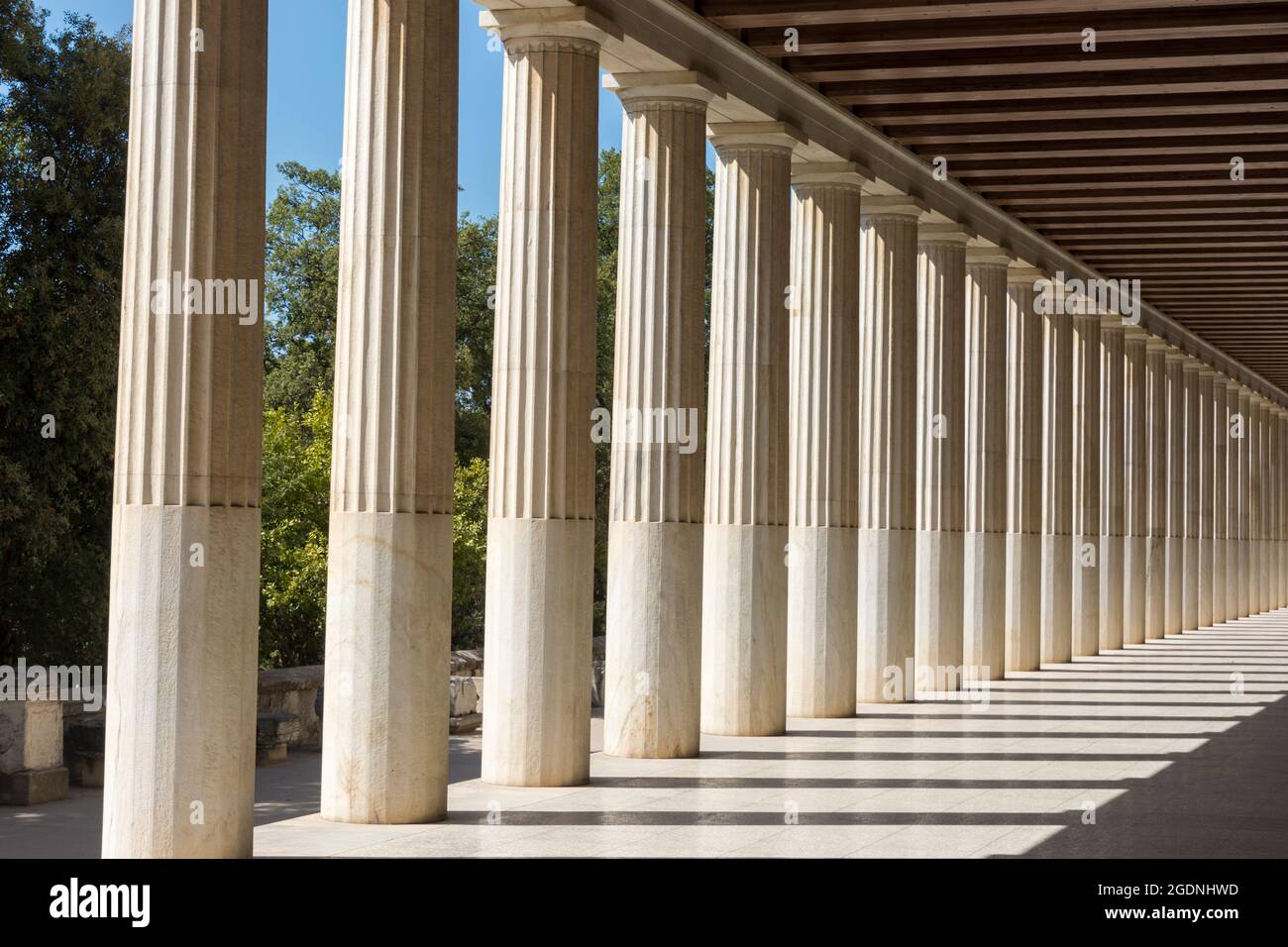 Simmetrie e geometrie e colonne all'Agora di Atene in Grecia Foto Stock