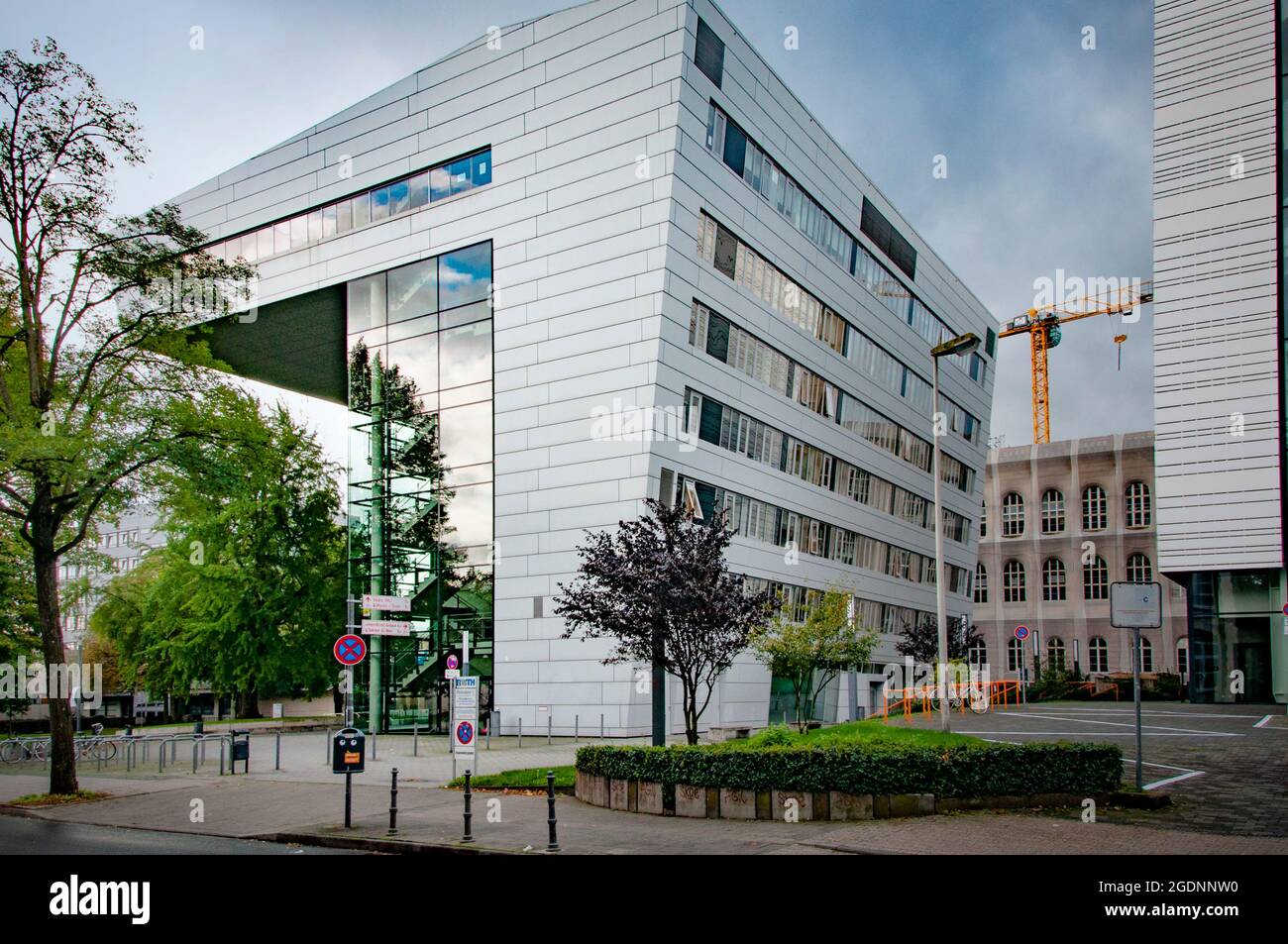 AQUISGRANA, GERMANIA. 04 OTTOBRE 2020. Architettura High Tech. Costruzione di cemento e vetro Foto Stock