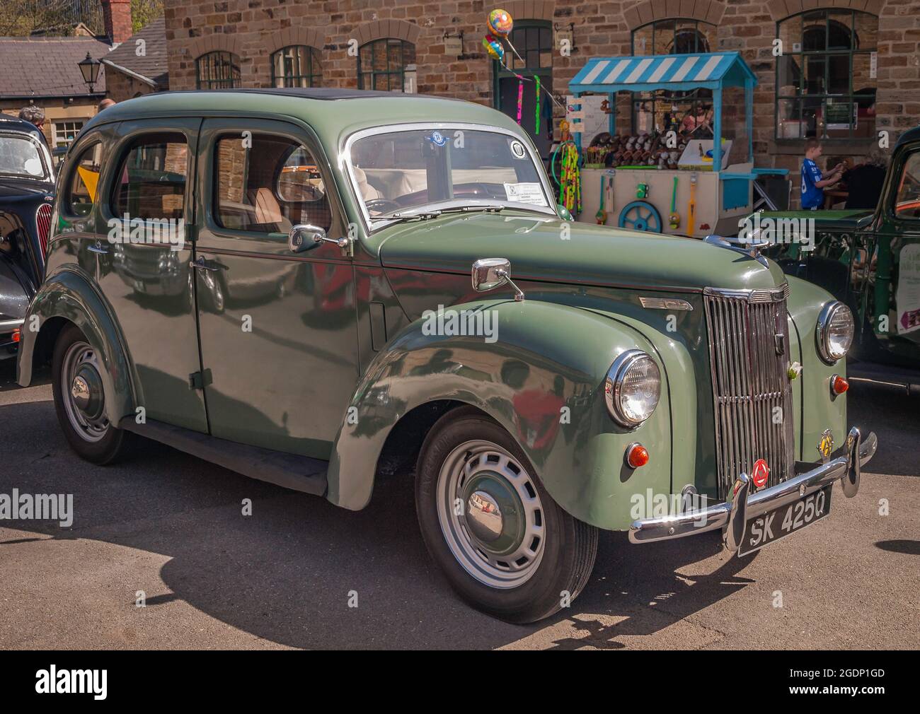 1953 Ford (SK4250) Prefetto al Classic Car Show, Elsecar Heritage Center, Barnsley, South Yorkshire. Foto Stock