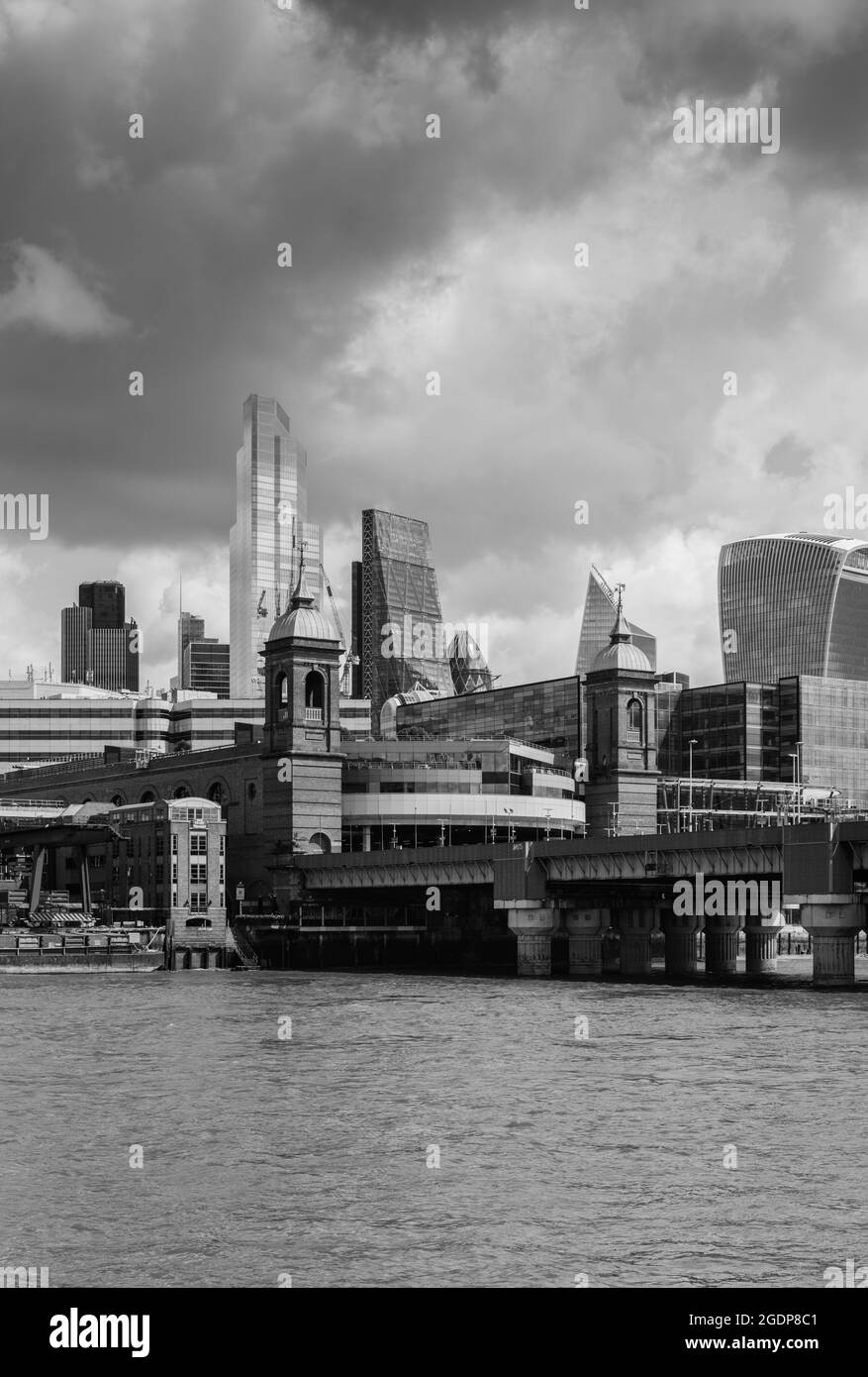 Vista sulla città di Londra. Preso dal lato sud del Tamigi Foto Stock