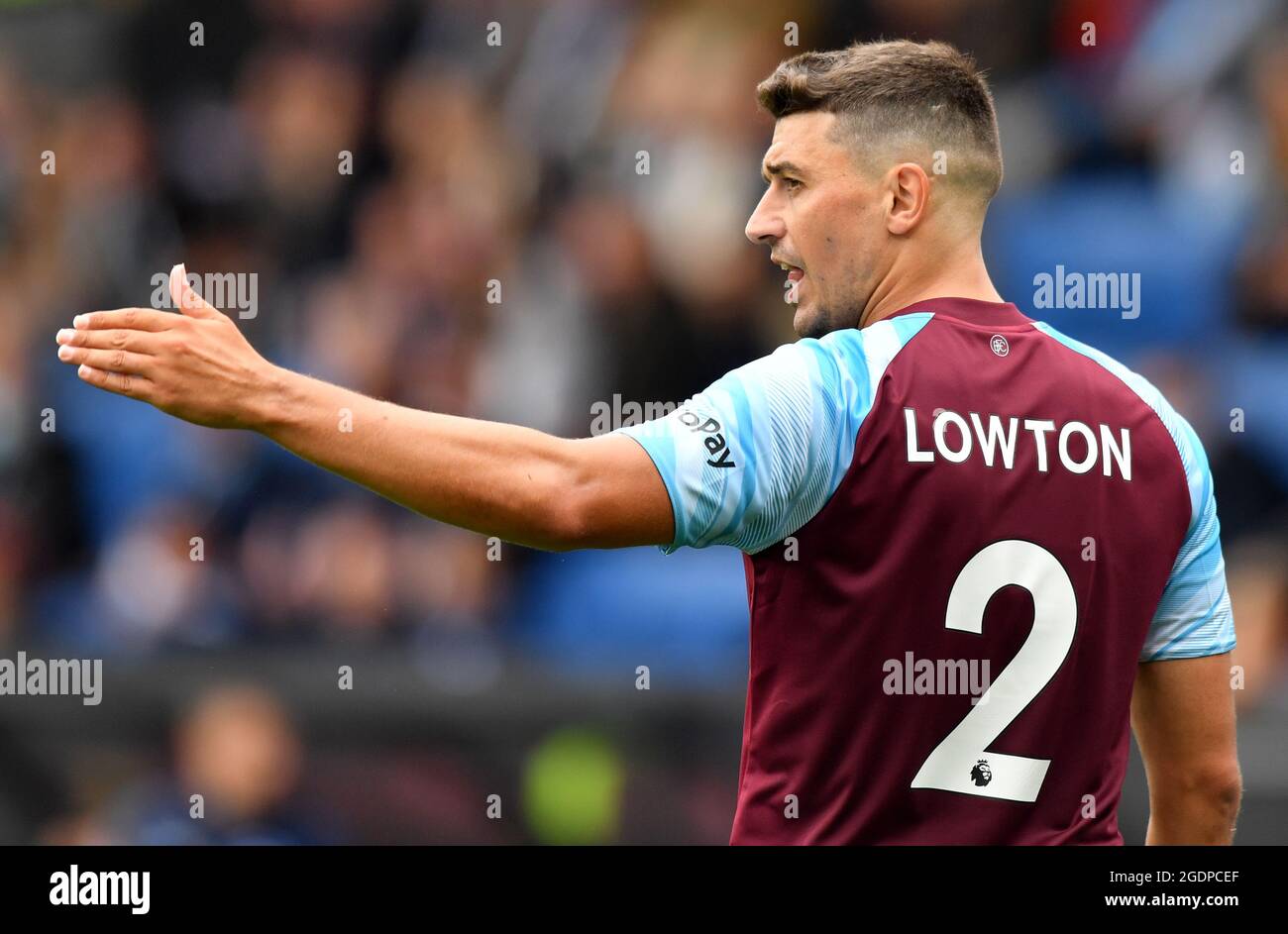 Matthew Lowton di Burnley durante la partita della Premier League a Turf Moor, Burnley. Data immagine: Sabato 14 agosto 2021. Foto Stock