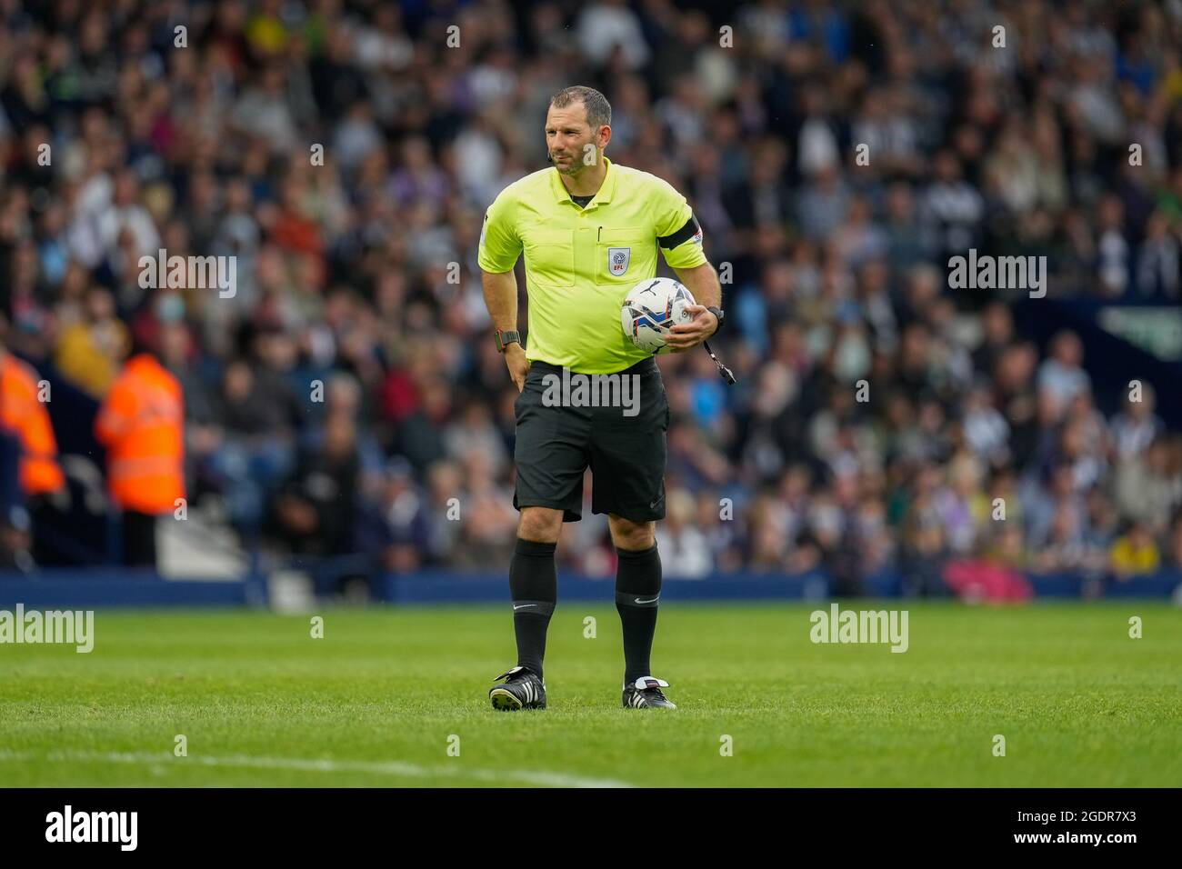 West Bromwich, Regno Unito. 25 Giugno 2021. Arbitro, Tim Robinson, durante la partita del campionato Sky Bet tra West Bromwich Albion e Luton Town a Hawthorns, West Bromwich, Inghilterra, il 14 agosto 2021. Foto di David Horn. Credit: Prime Media Images/Alamy Live News Foto Stock