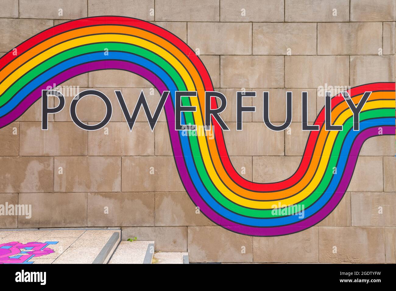 Dettaglio di orgogliosamente insieme, un'opera d'arte di Rebecca Strickson sull'inclusione di LGBT a Londra Foto Stock