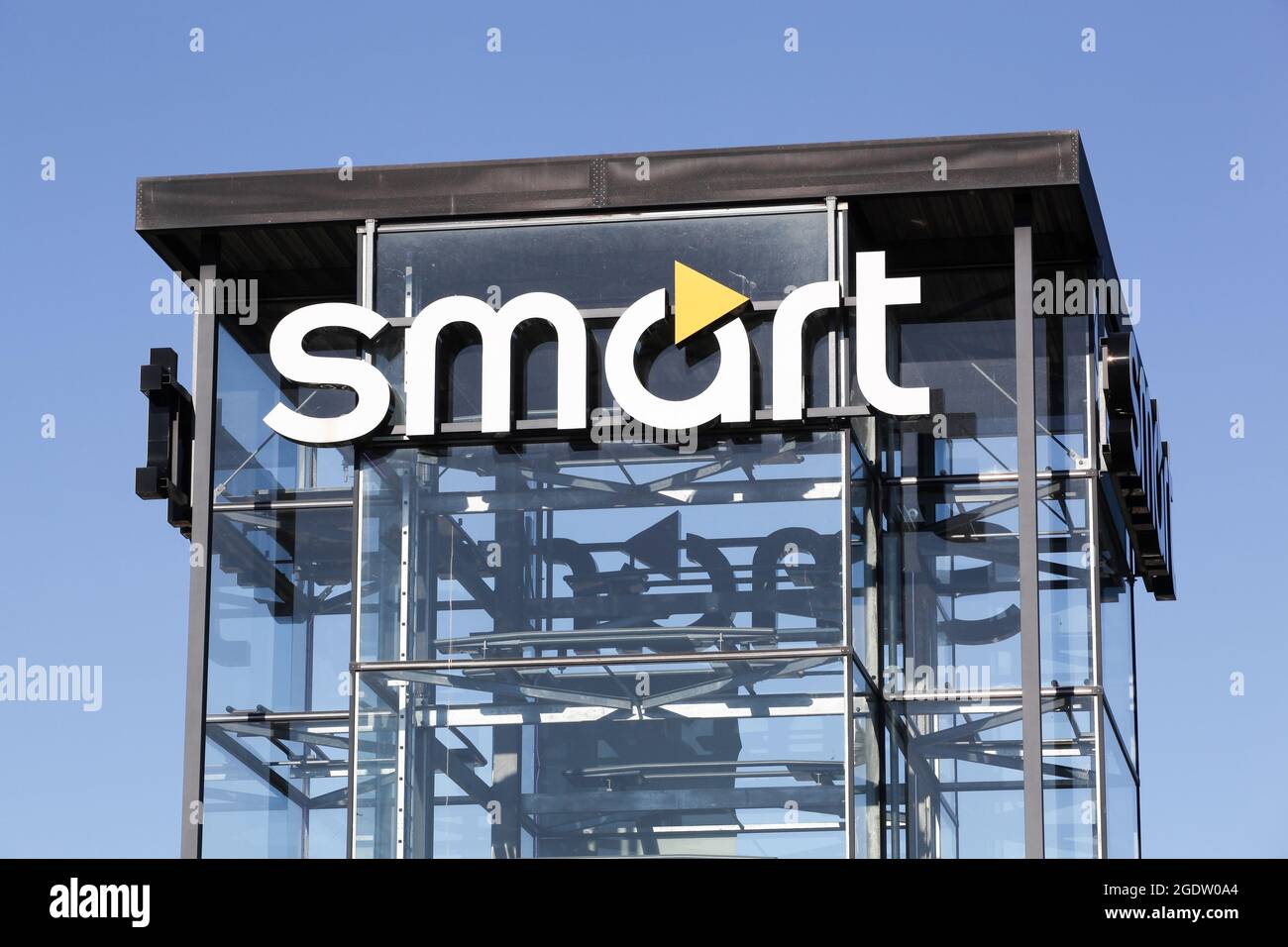Ecully, Francia - 13 giugno 2021: Smart Automobile è una divisione di Daimler che produce e commercializza Smart ForTwo e Smart Forfour Foto Stock