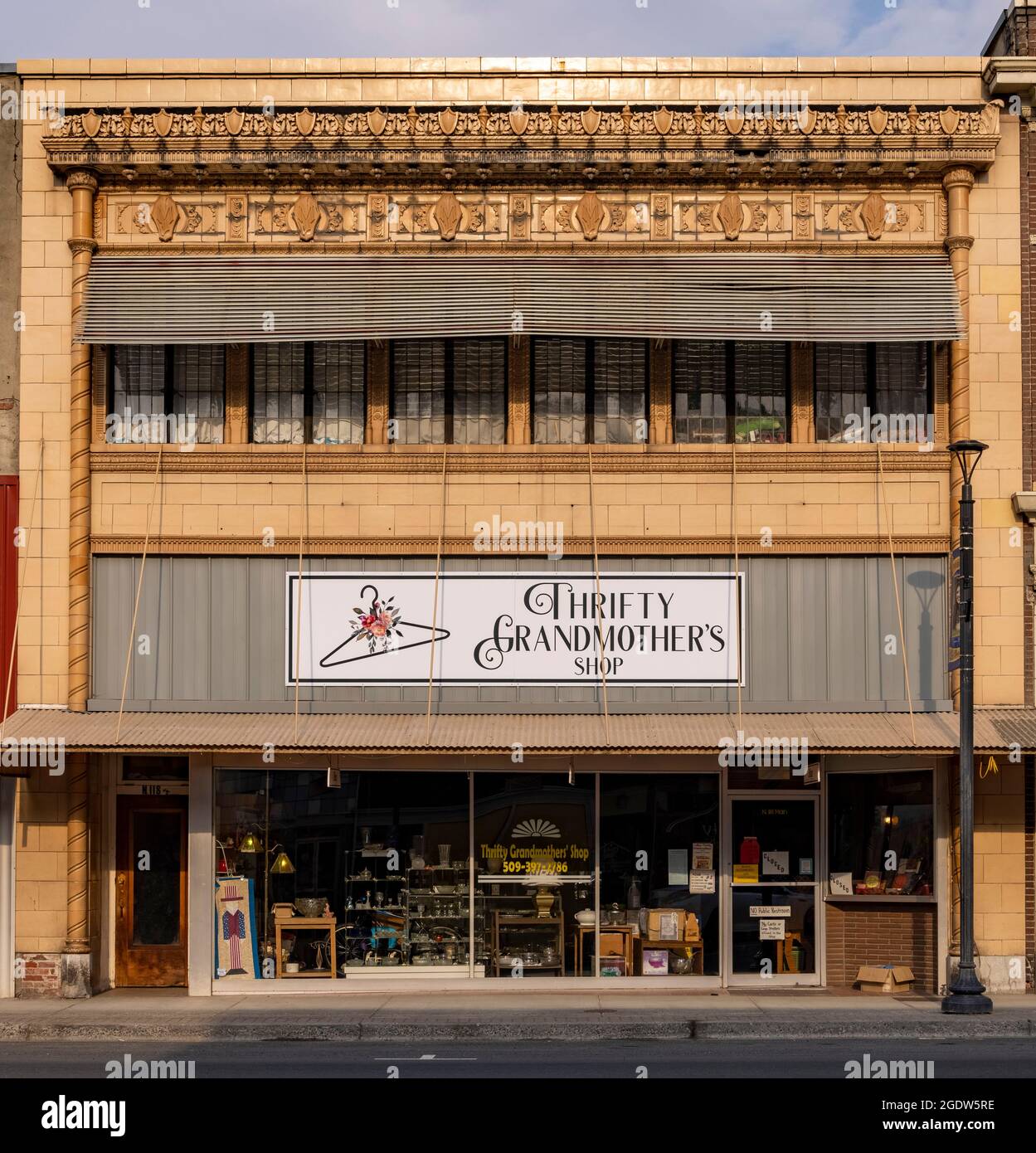 Il negozio Thrifty Grandmothers' nell'edificio riproposto, Colfax, Washington state, USA Foto Stock