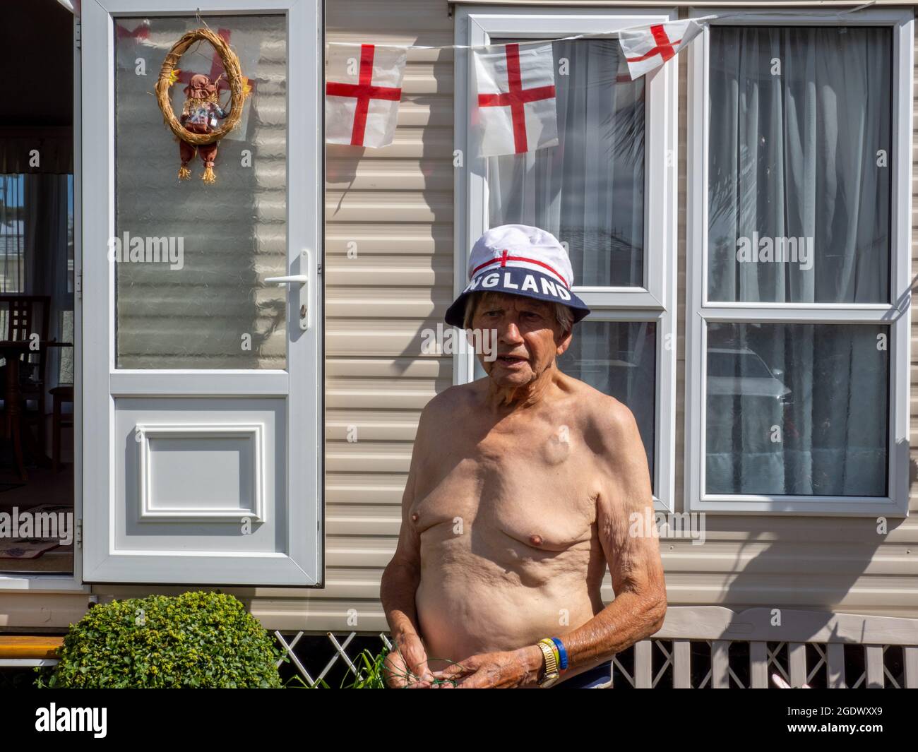 Una bandiera residente e inglese al parco vacanze Haven Weymouth Bay. Foto Stock