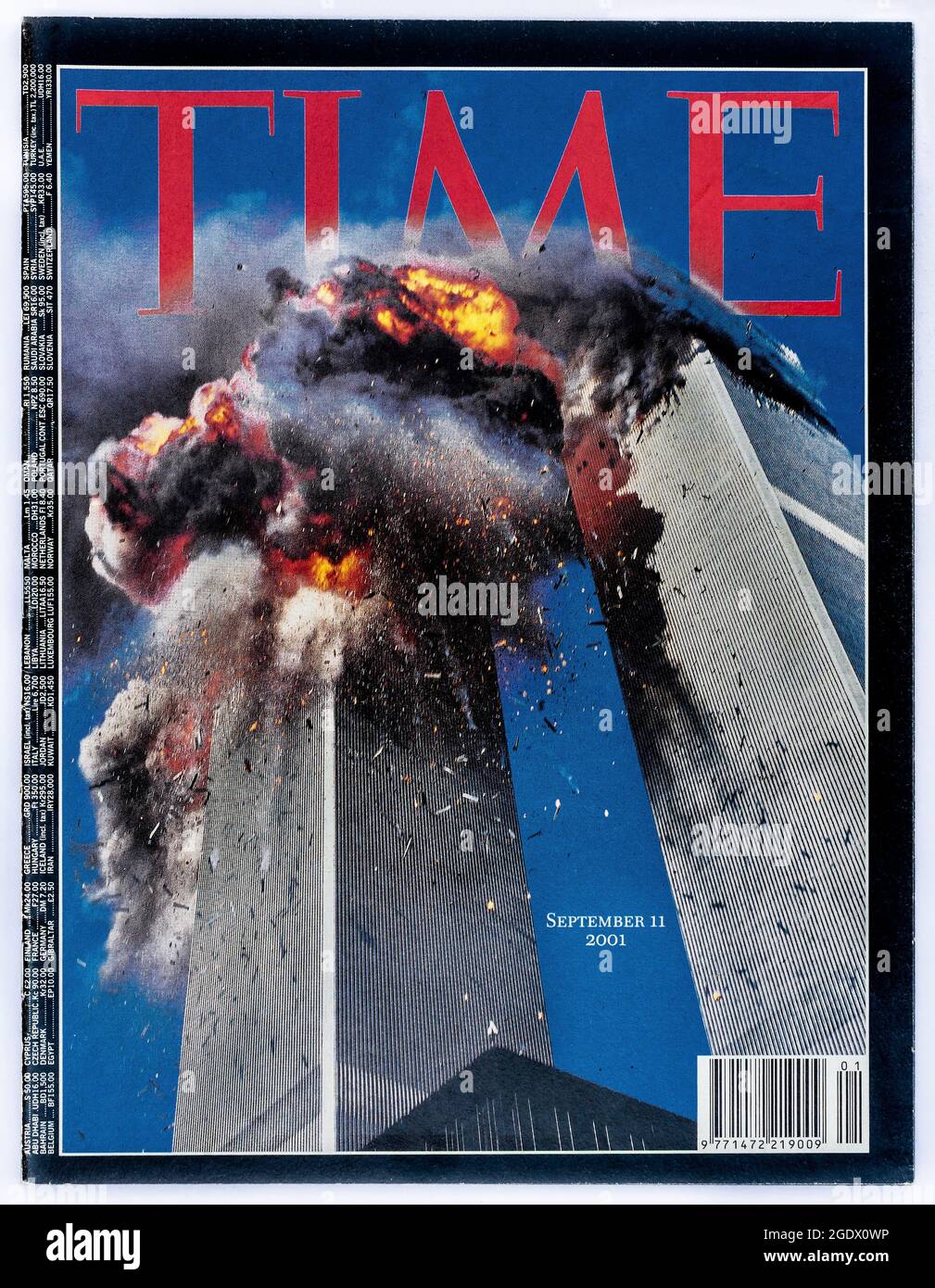 Copertina della rivista americana 'Time' che riporta l'attacco terroristico del 9/11 al World Trade Center di New York, USA, il 11 settembre 2001. Foto Stock