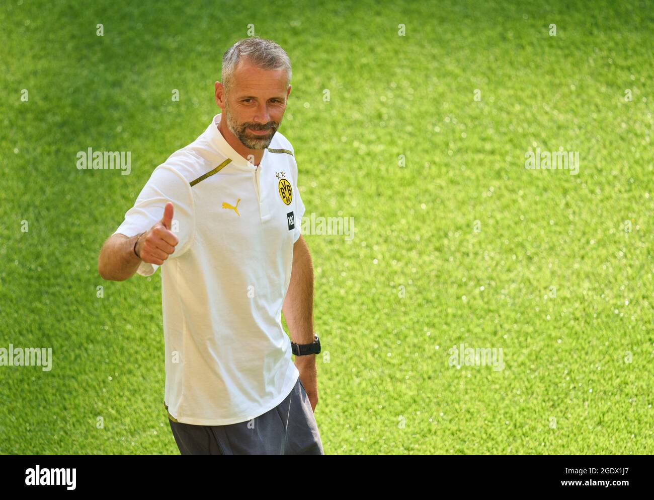 Daumen hoch immagini e fotografie stock ad alta risoluzione Alamy