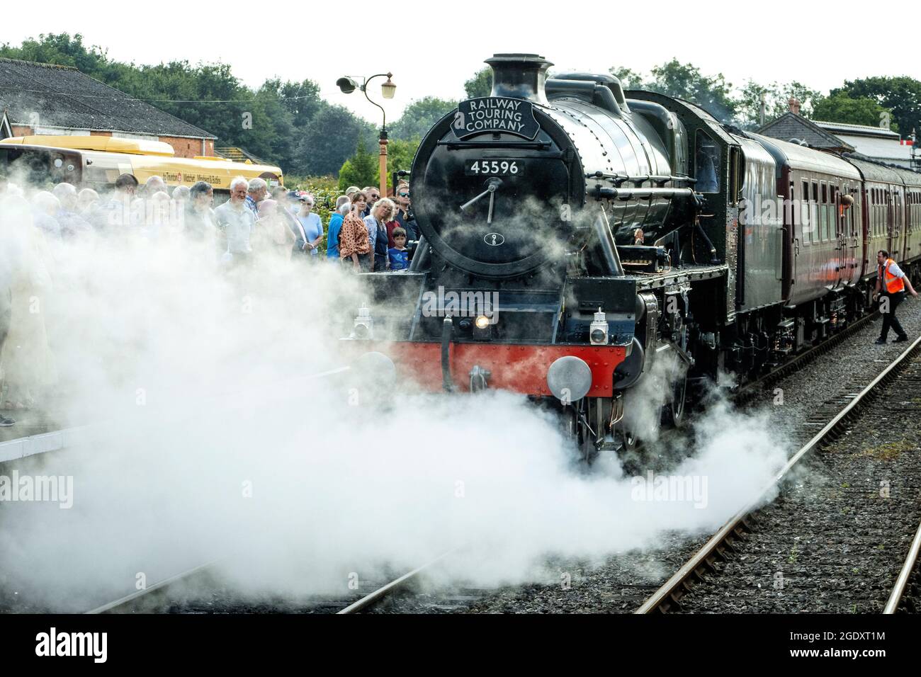 The West Somerset Steam Express 14/8/2021. Trainato dalla locomotiva 45596 Bahamas. Foto Stock