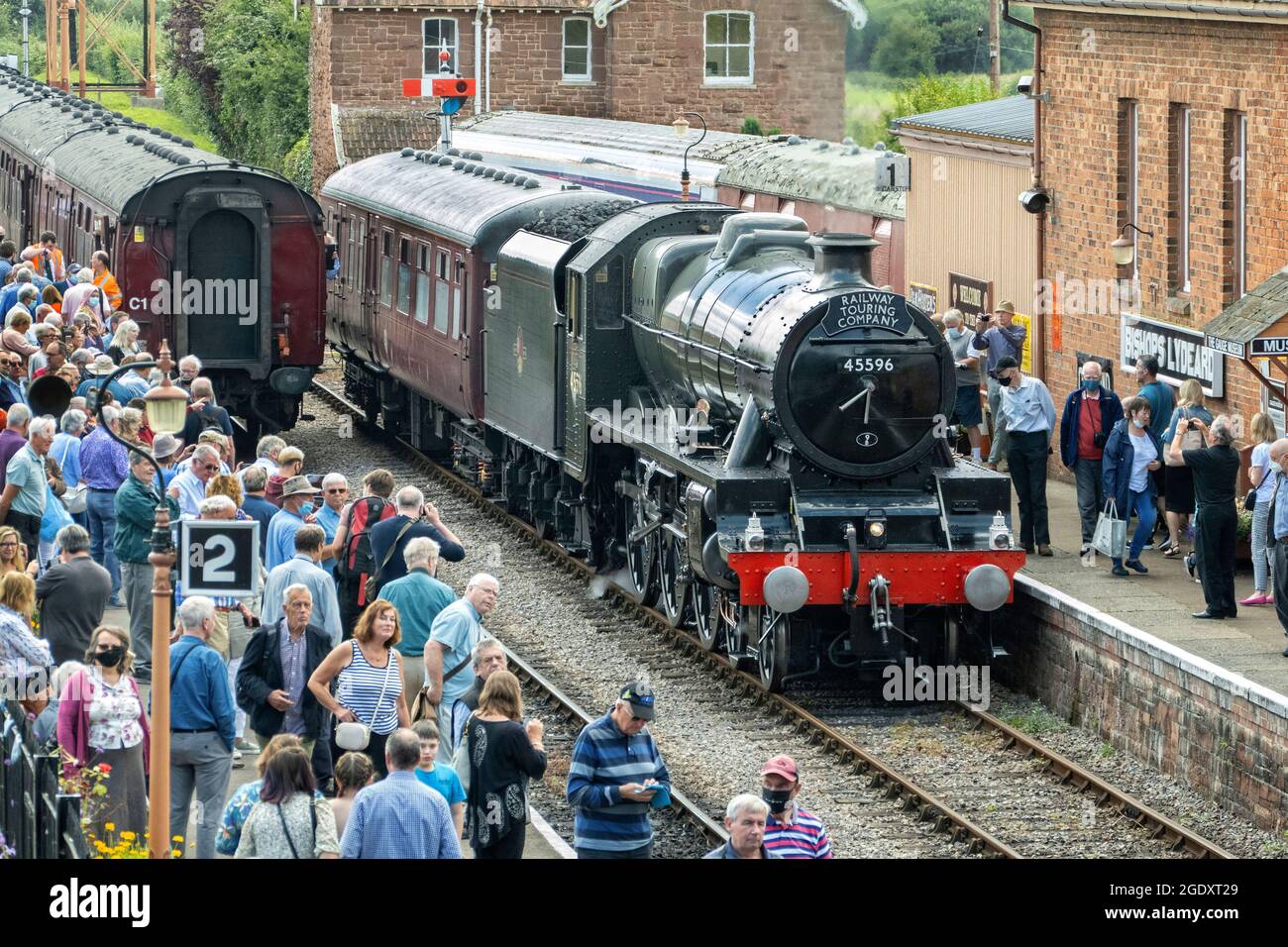 The West Somerset Steam Express 14/8/2021. Trainato dalla locomotiva 45596 Bahamas. Foto Stock