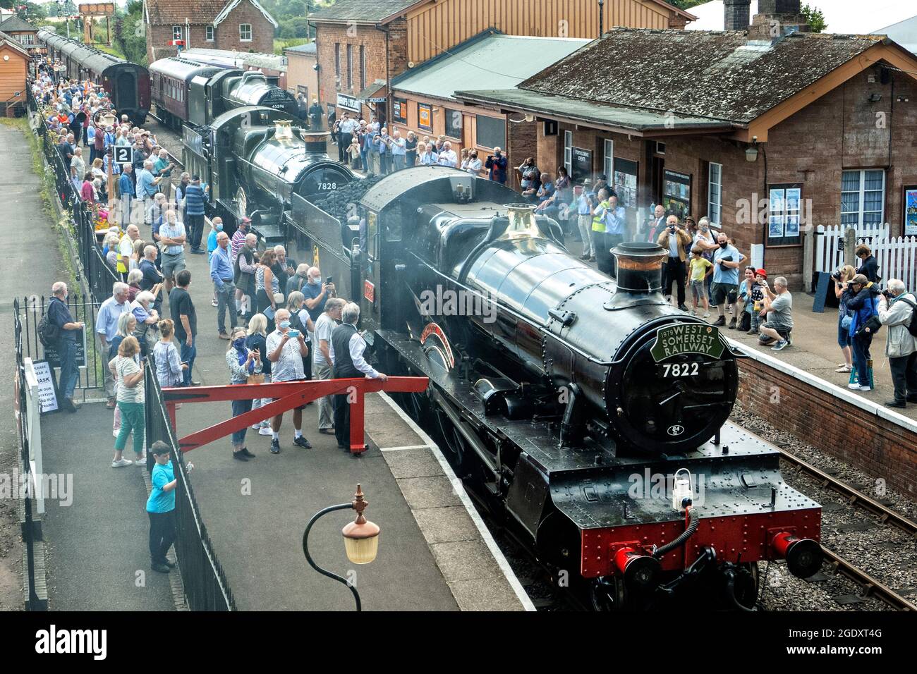 The West Somerset Steam Express 14/8/2021. Trainato dalla locomotiva 45596 Bahamas.and Manor classe Odney Manor e Foxcote Manor. Foto Stock
