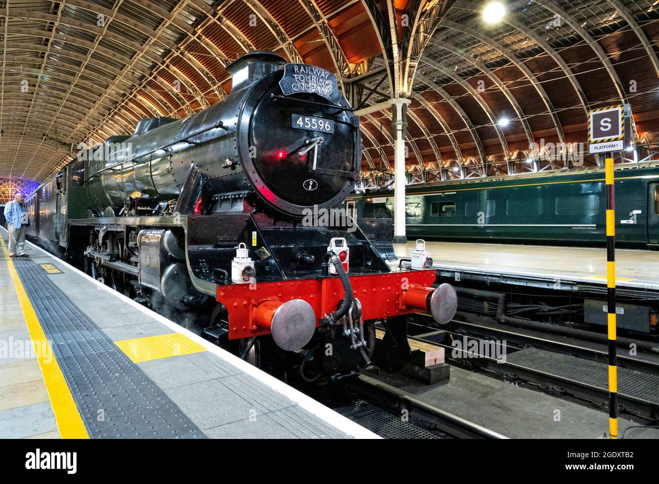 The West Somerset Steam Express 14/8/2021. Trainato dalla locomotiva 45596 Bahamas.in Paddington Station London UK Foto Stock