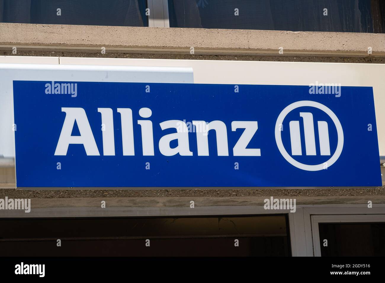 Sisteron, Francia - 7 luglio 2020: Gruppo assicurativo internazionale Allianz a Sisteron Foto Stock