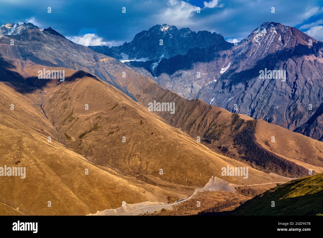 Vista del Monte Shkhara, Georgia Foto Stock