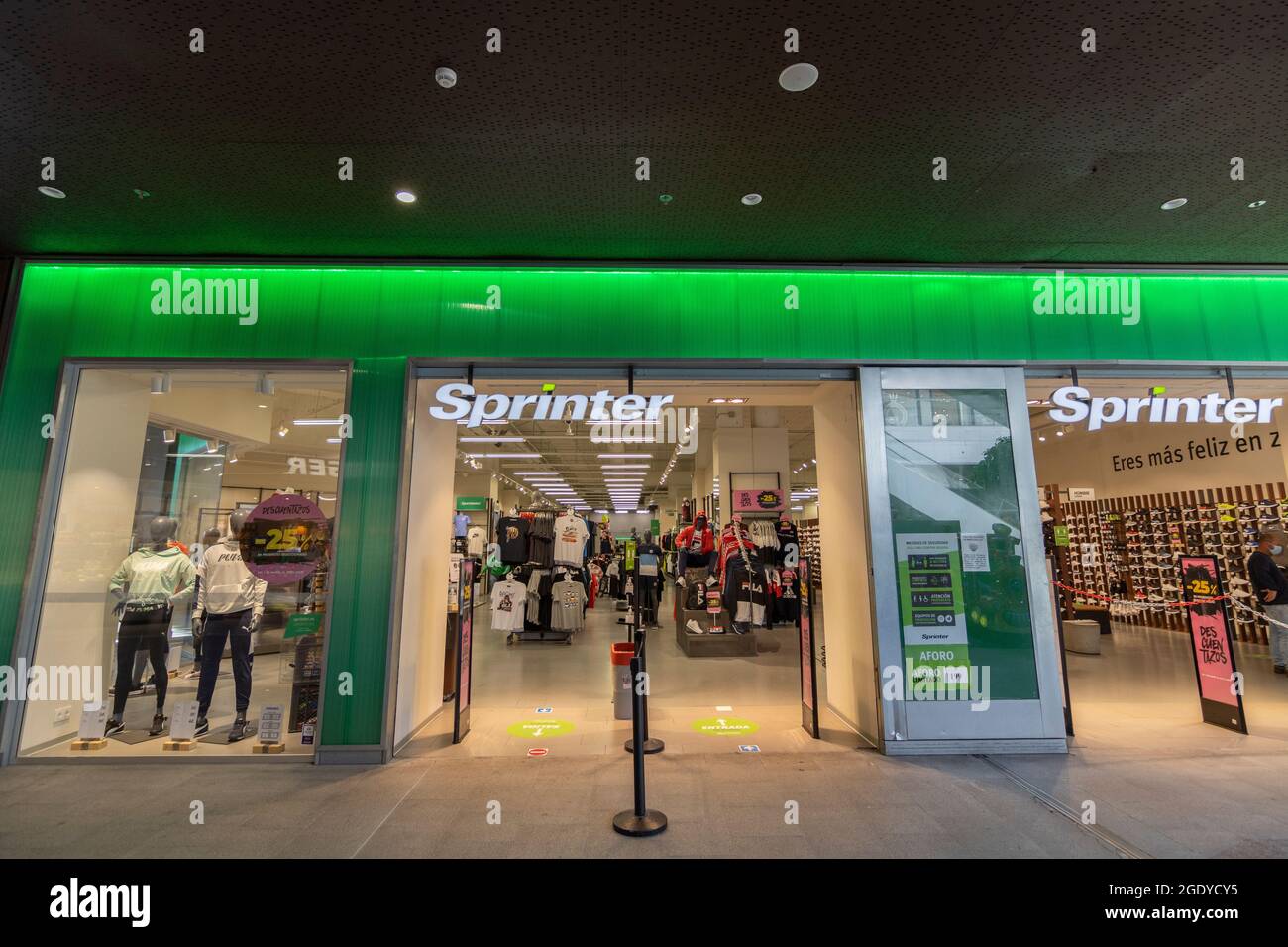 Huelva, Spagna;03.31.2021:lo Sprinter Store presso il centro commerciale Holea. Foto Stock