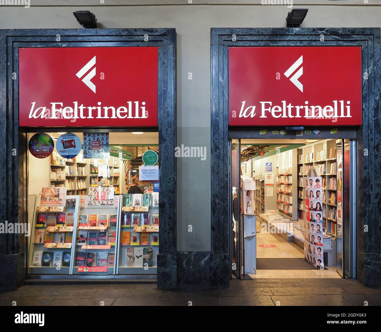 TORINO, ITALIA - CIRCA AGOSTO 2021: La Feltrinelli bookshop storefront Foto  stock - Alamy