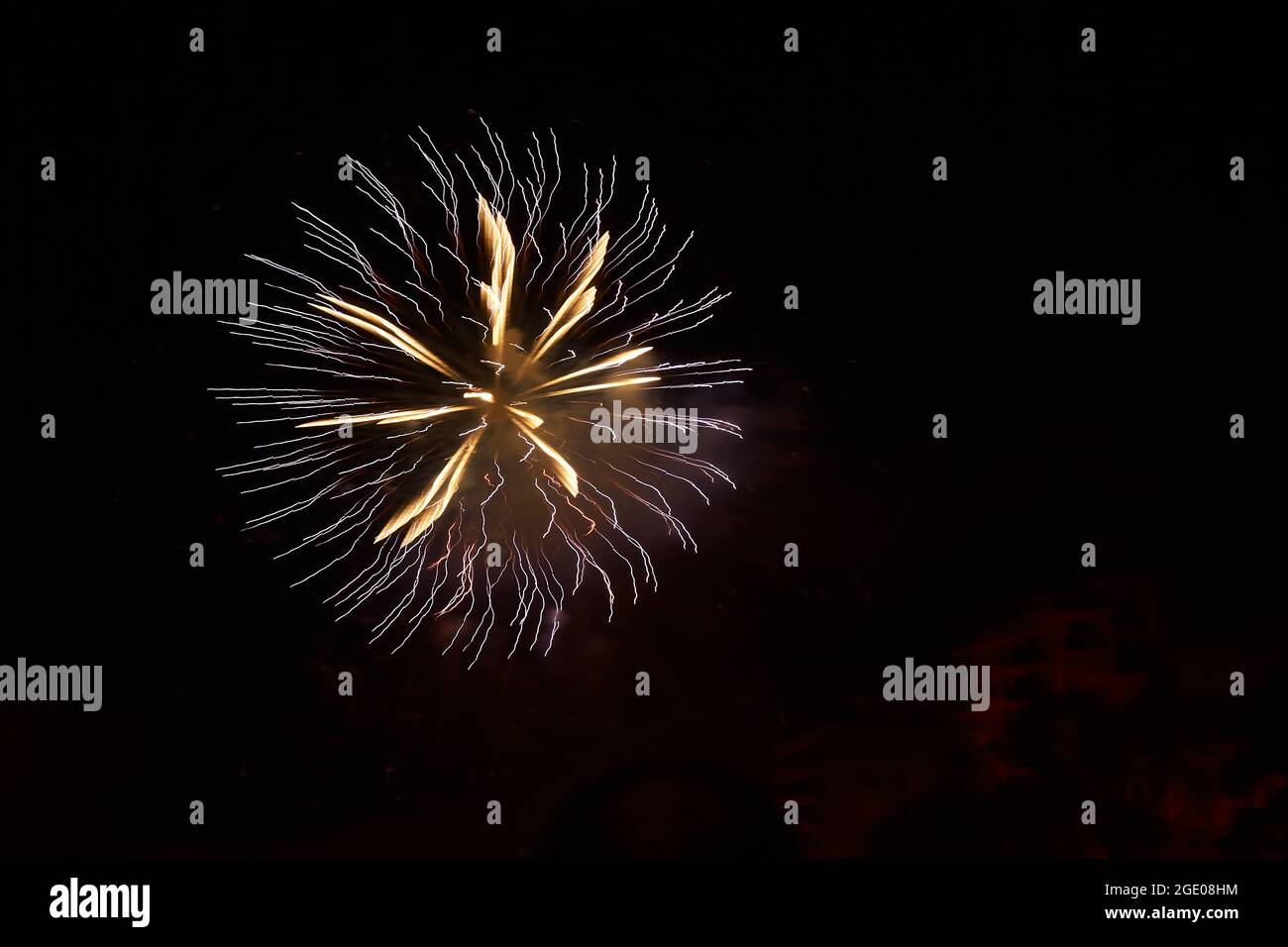 Castello di fuochi d'artificio nella celebrazione delle fallas di Valencia dutante la notte della nit del foc Foto Stock