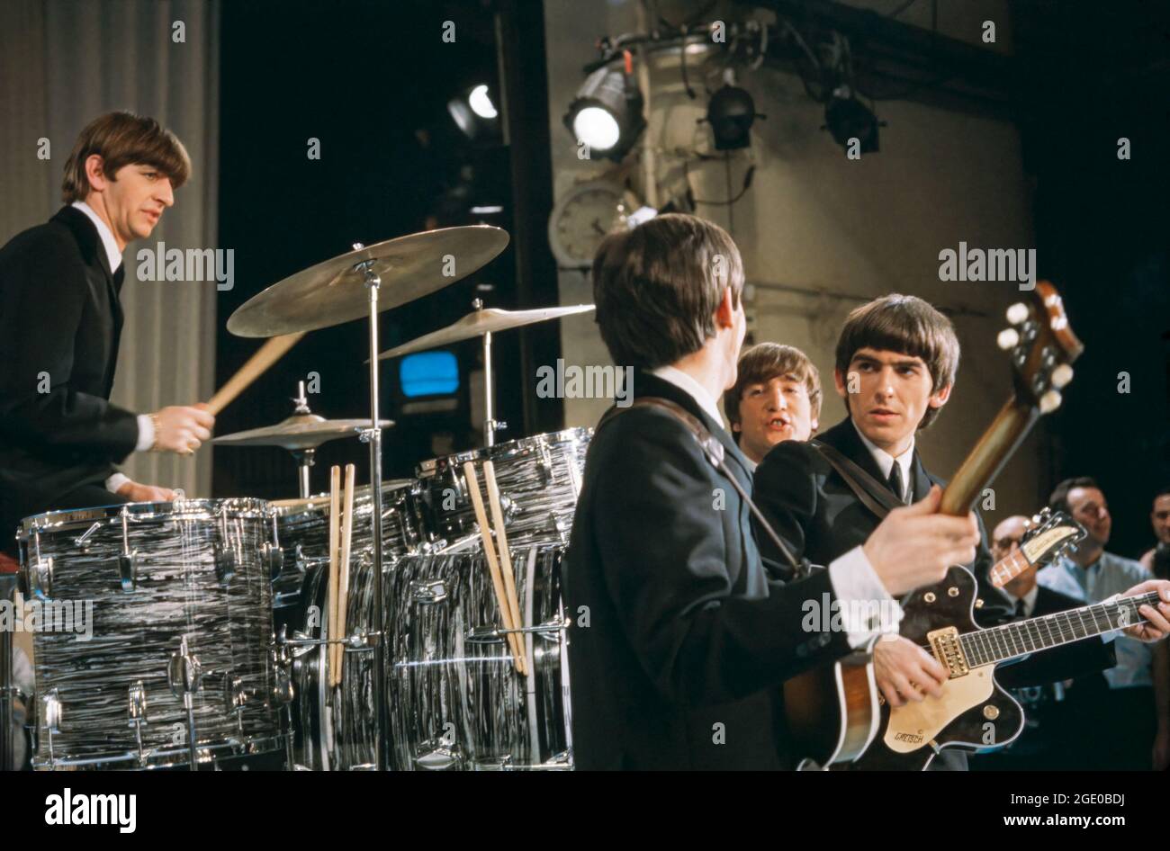 I Beatles si esibiscono negli Stati Uniti durante il ed Sullivan Show nel 1964. Foto Stock