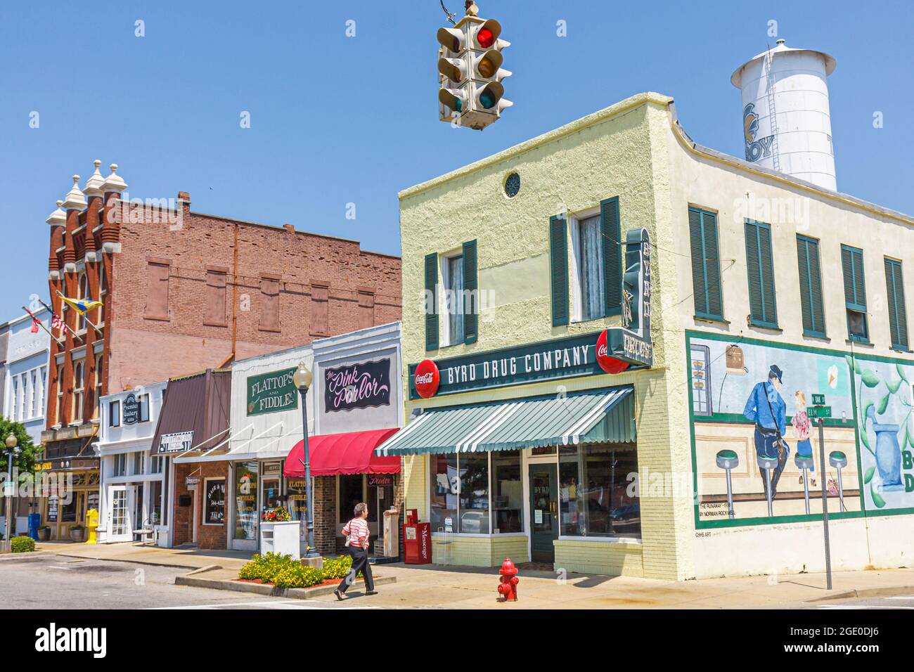 Alabama Troy, piccola piazza del centro edifici in mattoni, Byrd Drug Company farmacia soda fontana edificio strada murale, Foto Stock