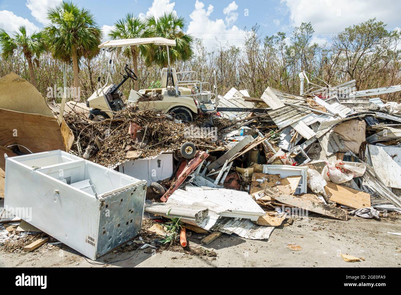 Everglades City Florida, dopo l'uragano Irma tempesta disastro, inondazione danno distruzione rifiuti cumulo di detriti, Fisherman's Cove mobile rimorchio casa Foto Stock