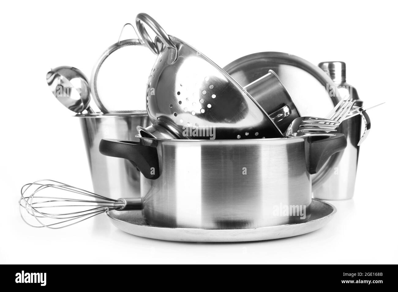 utensili da cucina in acciaio inox sul tavolo, isolati su bianco Foto stock  - Alamy