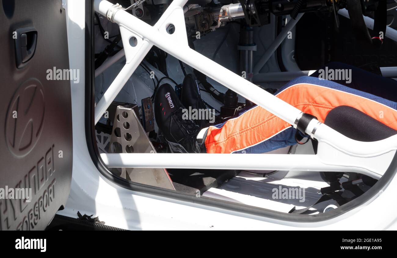 Vallelunga 26 2021 giugno, Aci Racing week-end. Dettaglio pedaliera in auto da corsa che torica con il pilota in scarpe da corsa Foto Stock