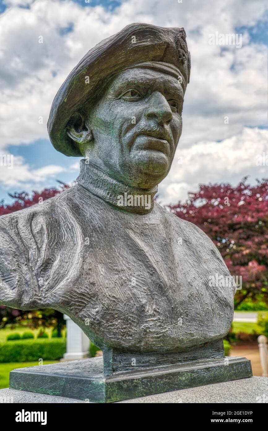 Il busto di Field Marshal Montgomery nel Richard S. Reynolds Sr. Garden al National D-Day Memorial a Bedford, Virginia. Foto Stock