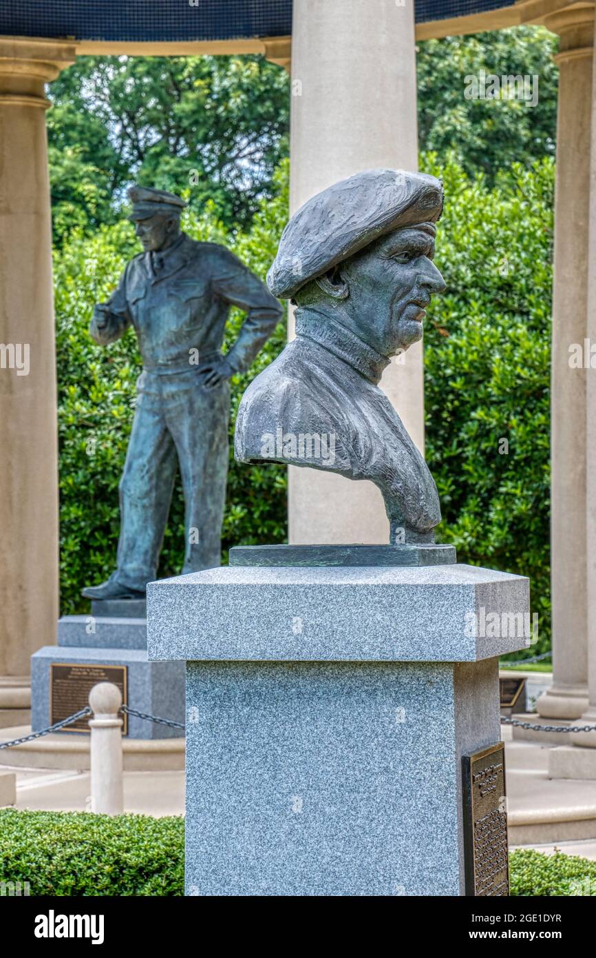 Busto del maresciallo di campo Montgomery dal Padiglione del Comandante Supremo nel Giardino di Richard S. Reynolds Sr. Al Memoriale Nazionale del D-Day a Bedford, VI Foto Stock