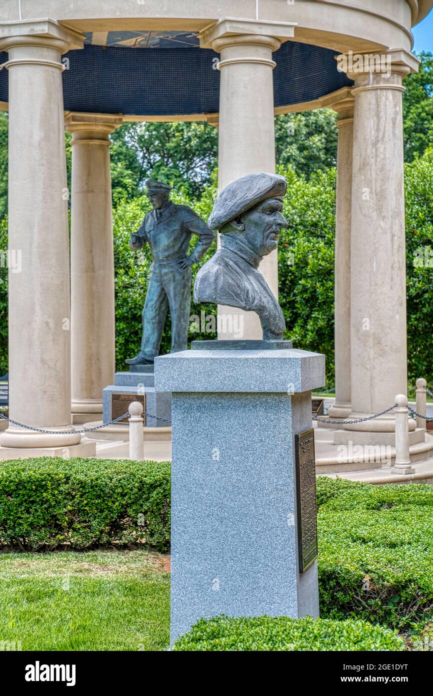 Busto del maresciallo di campo Montgomery dal Padiglione del Comandante Supremo nel Giardino di Richard S. Reynolds Sr. Al Memoriale Nazionale del D-Day a Bedford, VI Foto Stock
