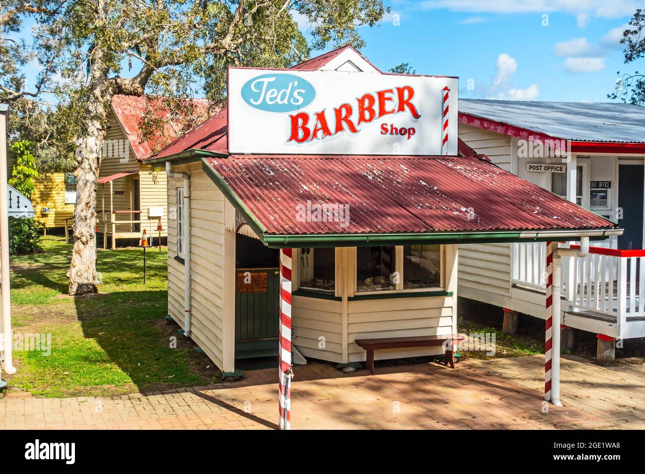 Vecchio Barbiere di bordo di tempo al Villaggio storico di Caboolture, Queensland, Australia, Foto Stock