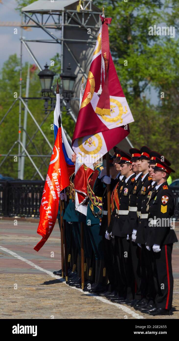 Famosi gruppi di cadetti e la Guardia Nazionale visti in sfilata durante l'evento.al Parco della Vittoria di Poklonnaya Gora, Direttore del Servizio Federale della Guardia Nazionale della Federazione Russa, il Generale Viktor Zolotov, ha lanciato il raduno automobilistico 'Memory Watch. Figli della Grande Vittoria'. Foto Stock