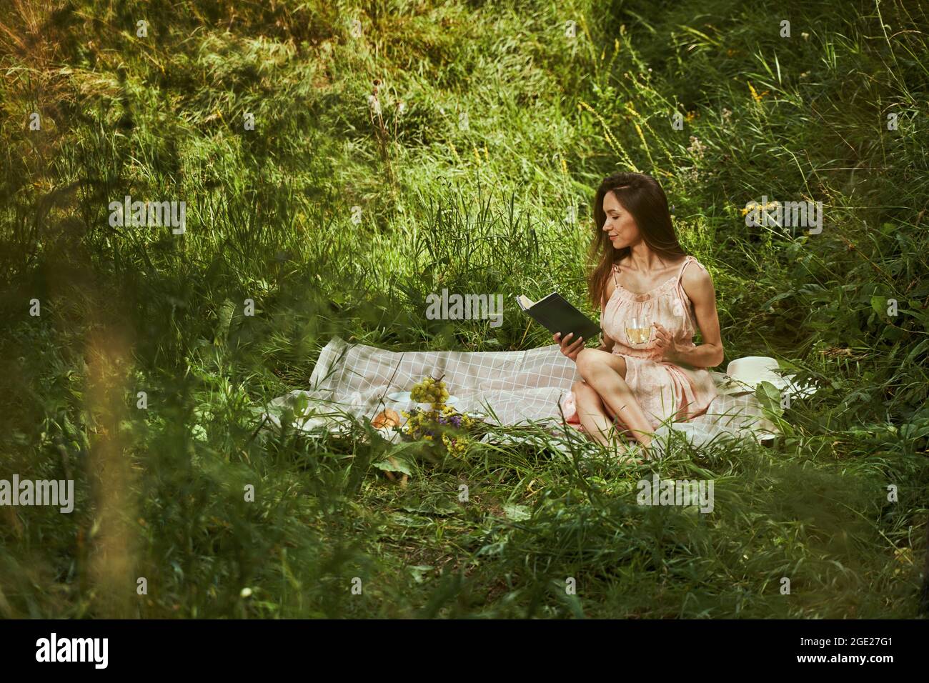 Essere coinvolti in incredibilmente interessante trama del romanzo Foto Stock