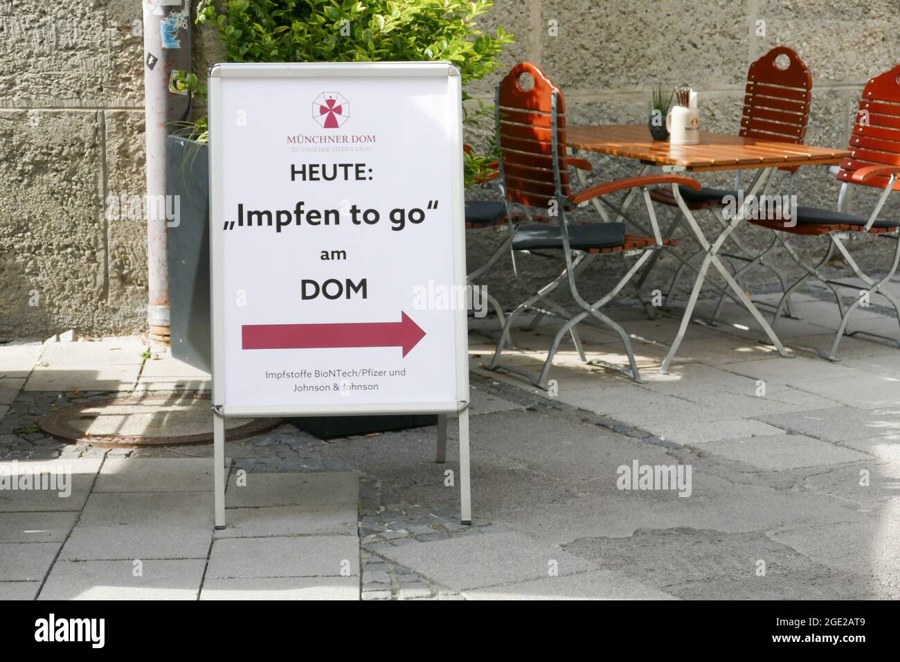 Impfen per andare, campagna di vaccinazione germania. Monaco, nella città vicino alla Frauenkirche, Dom. Foto Stock