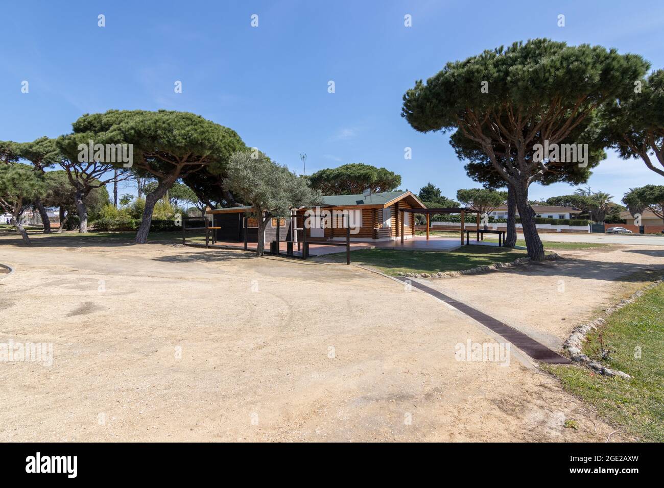 Mazagon, Huelva, Spagna; 03.16.2021: Il parco cittadino, con una temperatura di 20 gradi Foto Stock