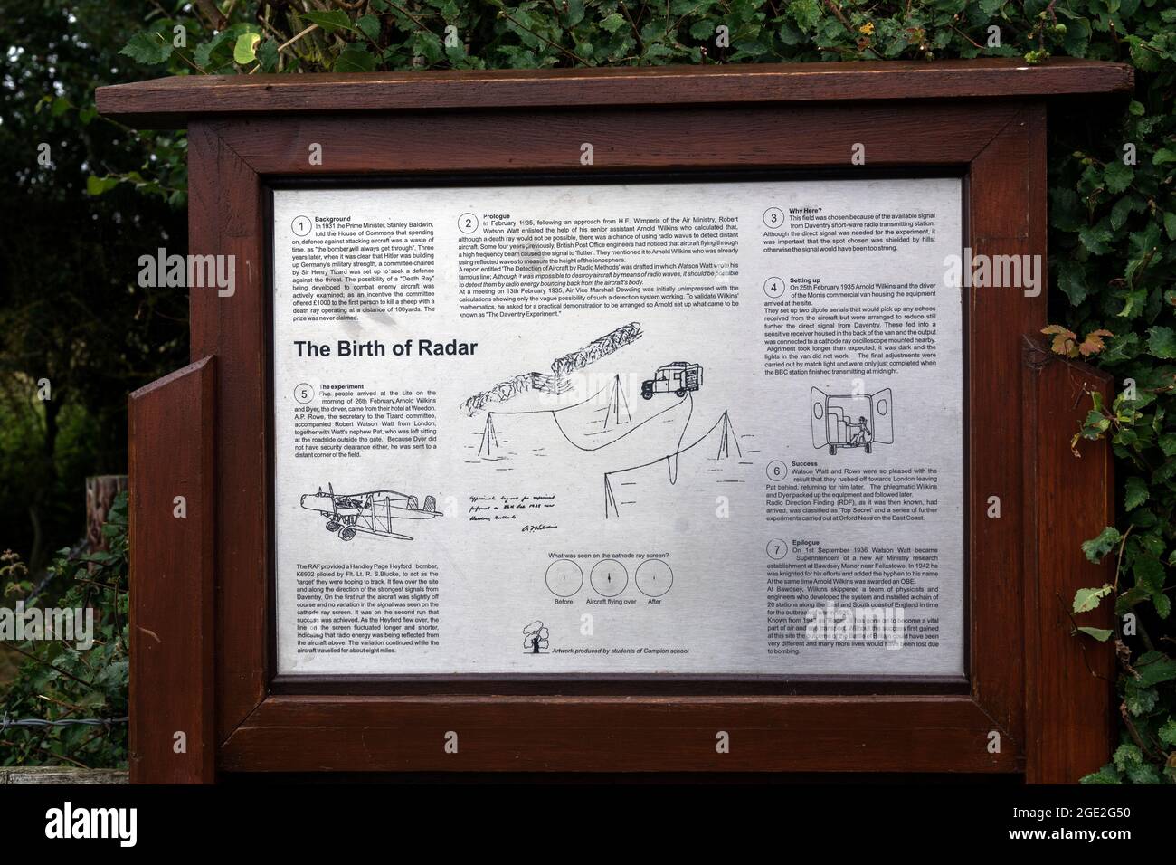Nascita del Radar Memorial Information Board, vicino a Litchborough, Northamptonshire, Inghilterra, Regno Unito Foto Stock