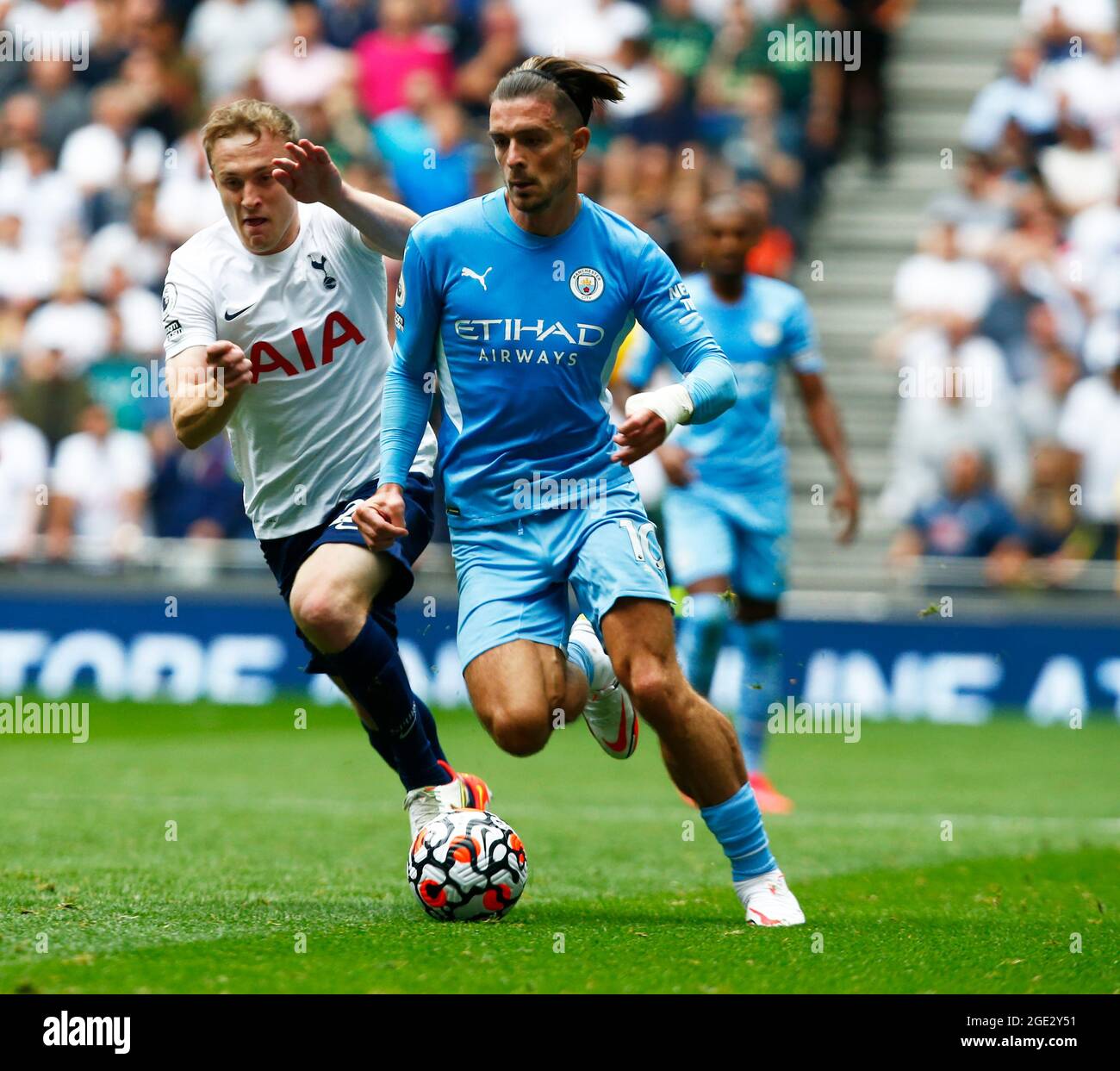 Londra, Inghilterra - Agosto 15 : Oliver Skipp di L-R Tottenham Hotspur e Jack Grealish di Manchester City durante la Premier League tra Tottenham Hotspur Foto Stock