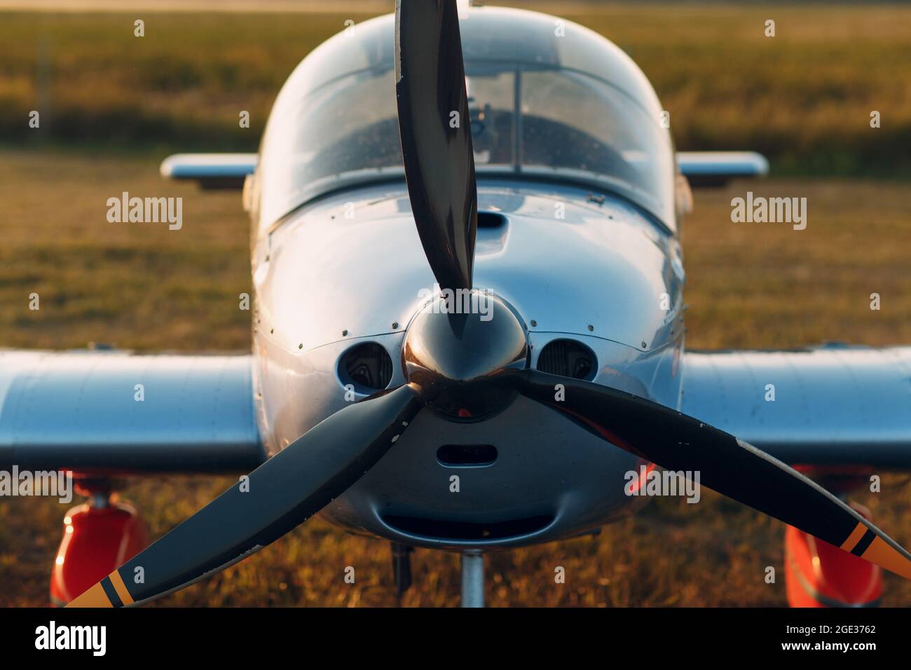 Motore aereo con pale Propeller e presa d'aria. Foto Stock