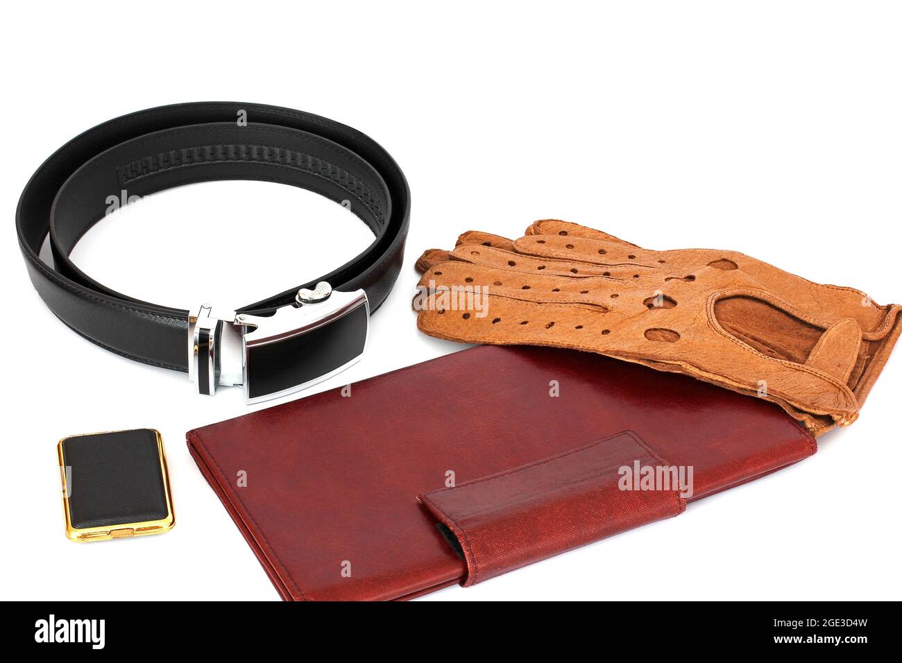 Set di un uomo. Accessori per uomo. Portafoglio, guanti, cintura Foto Stock